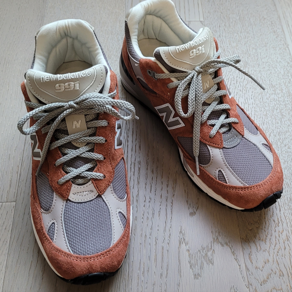 New Balance 991 Made in UK Sequoia Falcon 착용 스타일 - 1