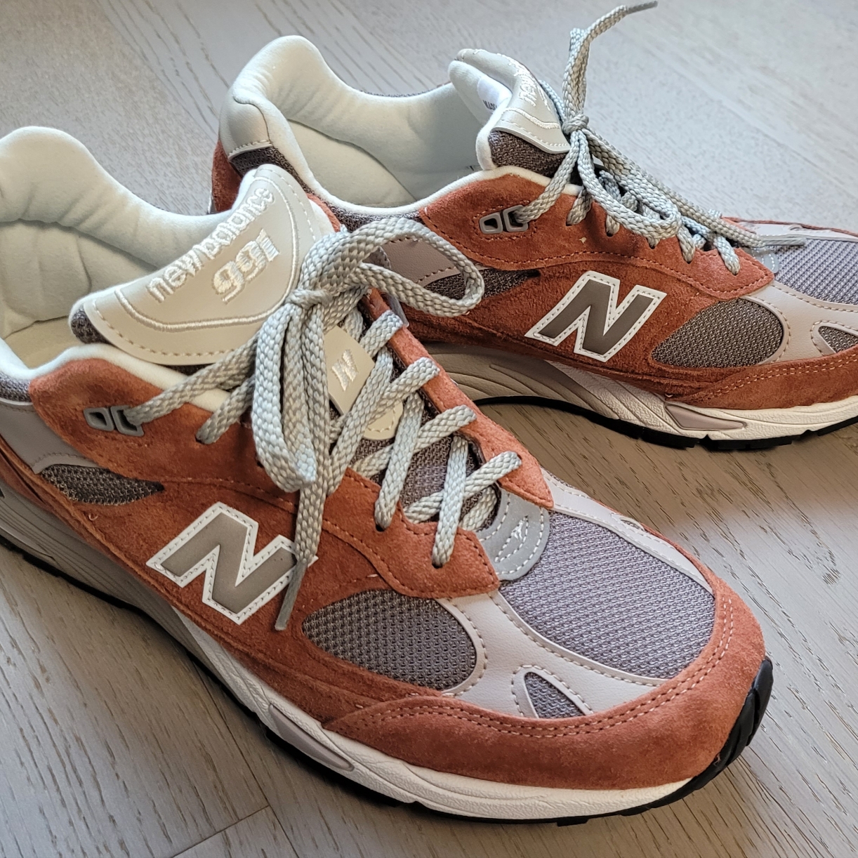 New Balance 991 Made in UK Sequoia Falcon 착용 스타일 - 2