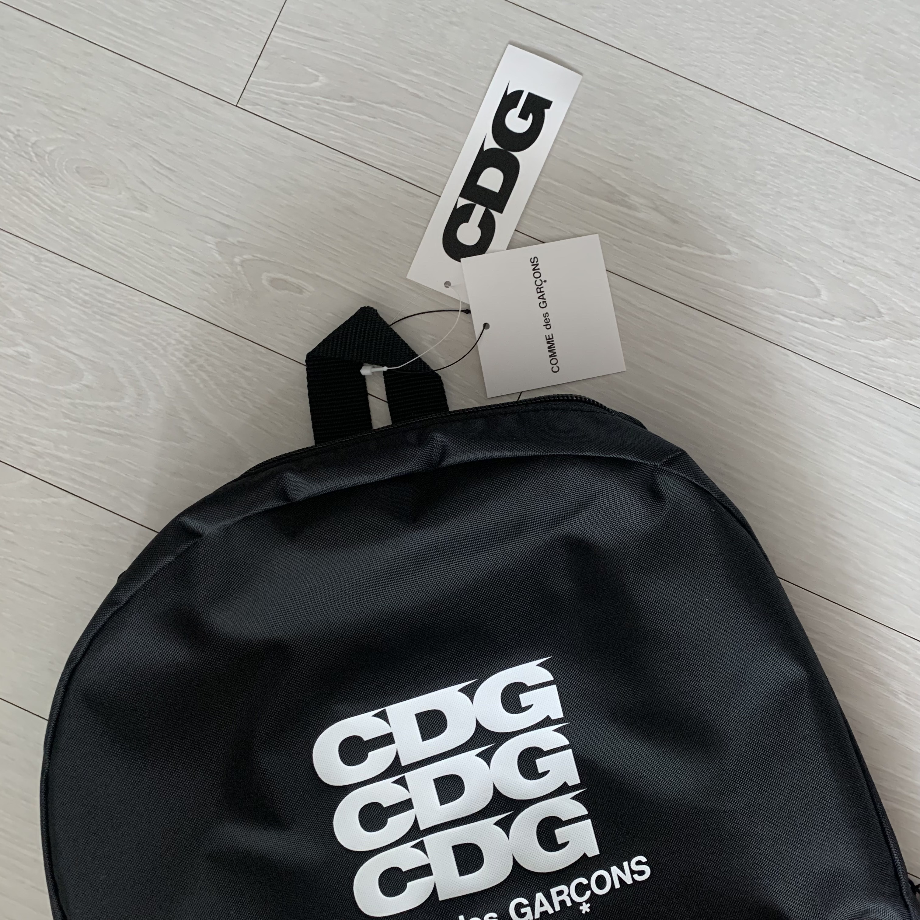 CDG Backpack Black 착용 스타일