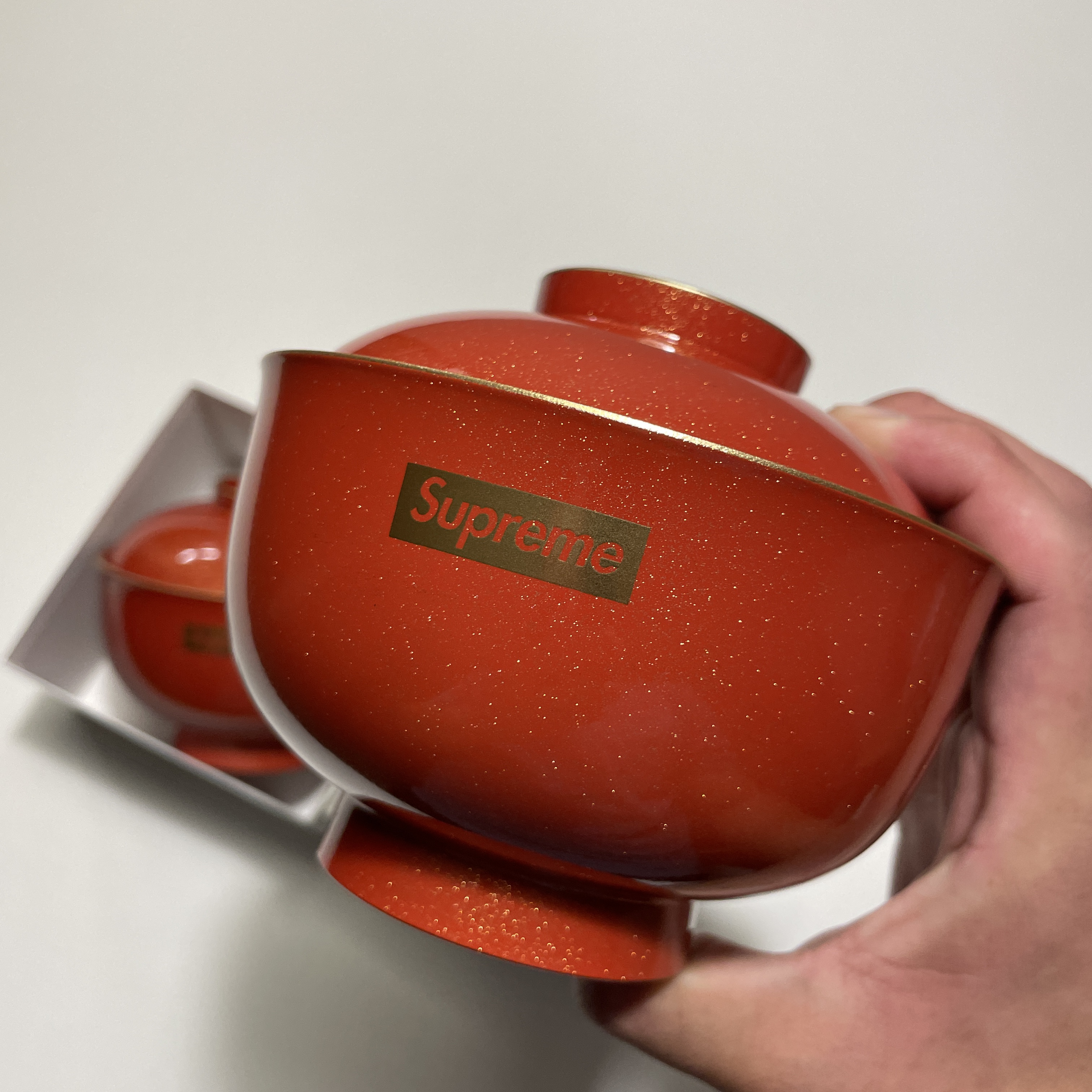 Supreme Zoni Glitter Bowl Red - 23FW 착용 스타일 - 3