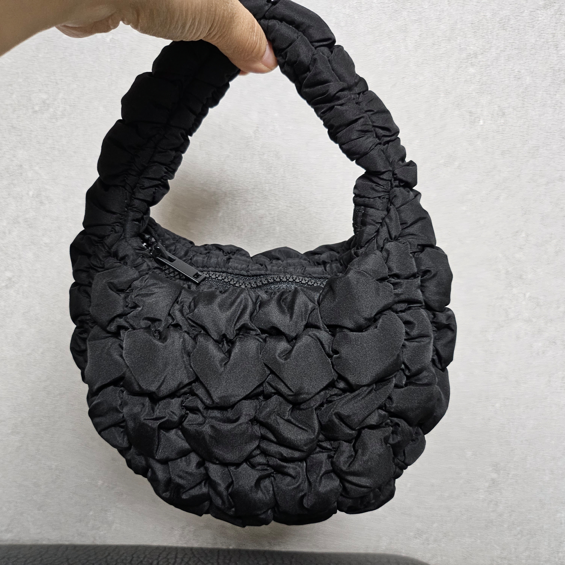 COS Quilted Micro Bag Black 착용 스타일