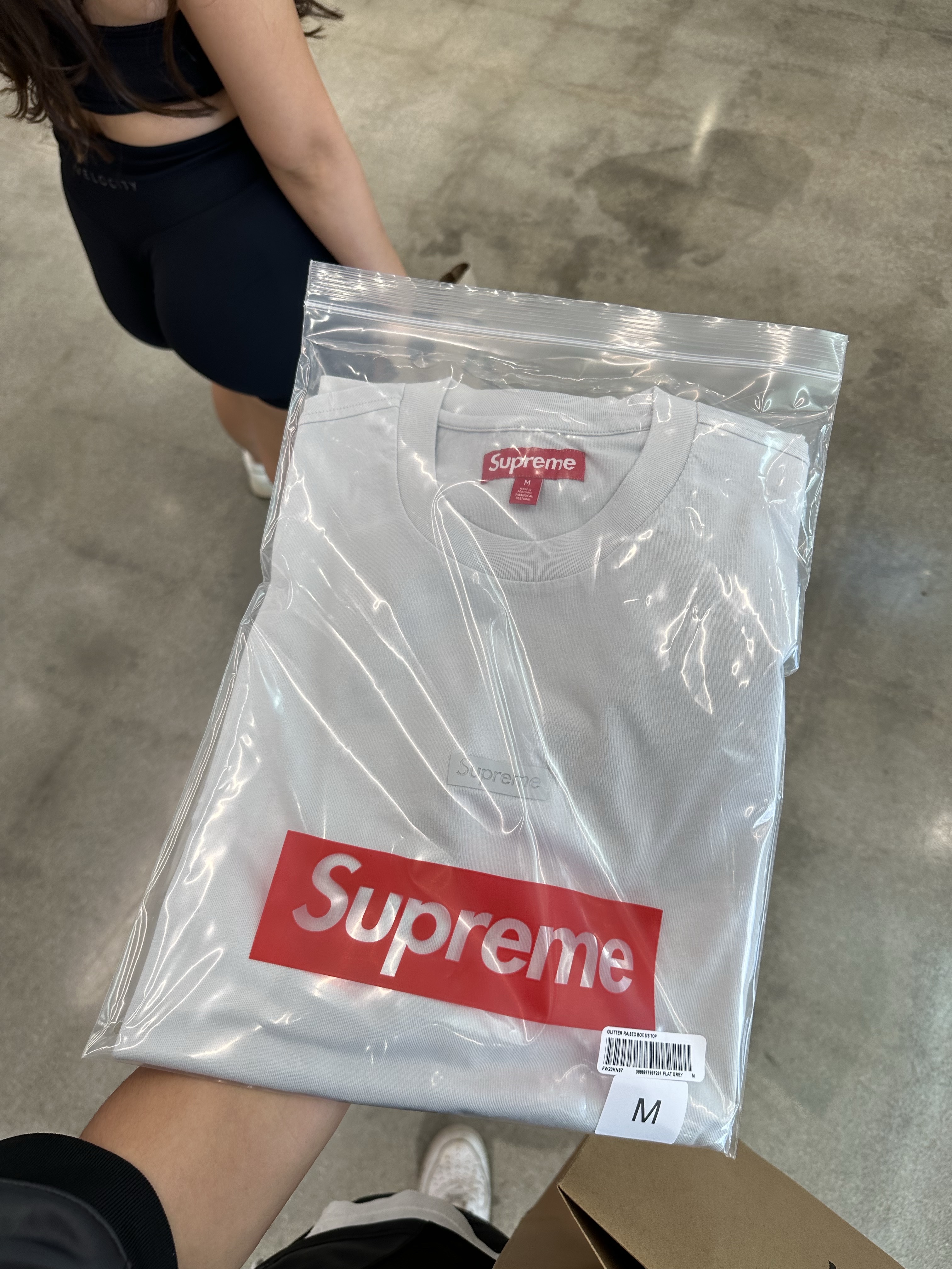 Supreme High Density Small Box S/S Top Grey - 23FW 착용 스타일 - 2