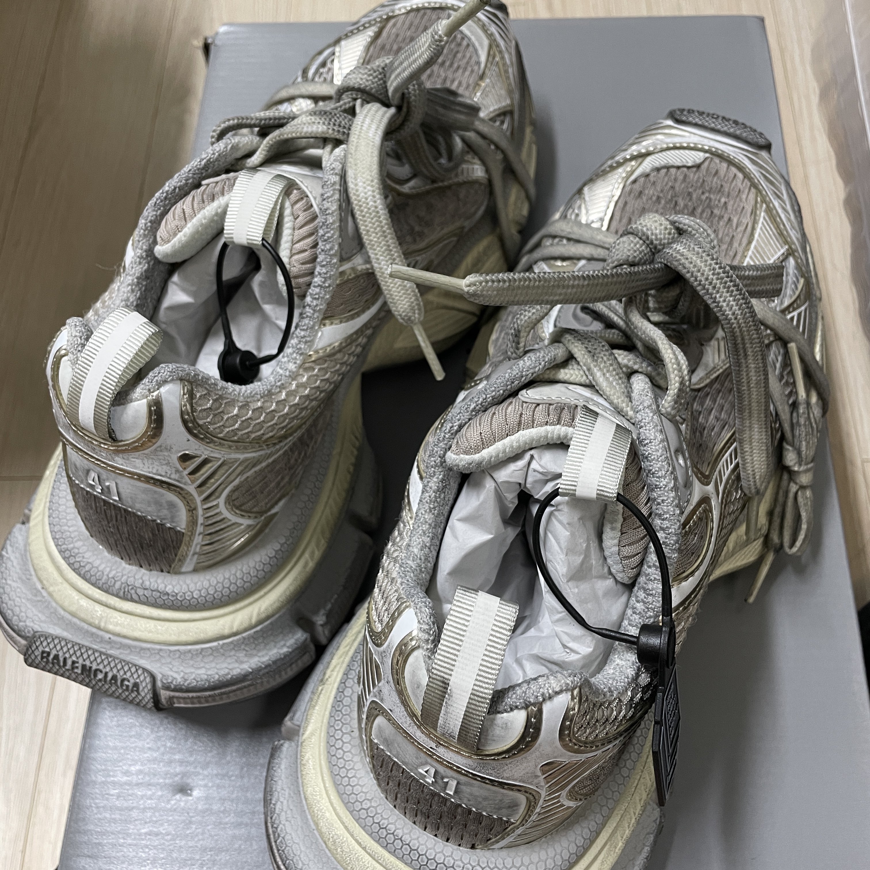 Balenciaga 3XL Sneakers Light Beige 착용 스타일 - 3