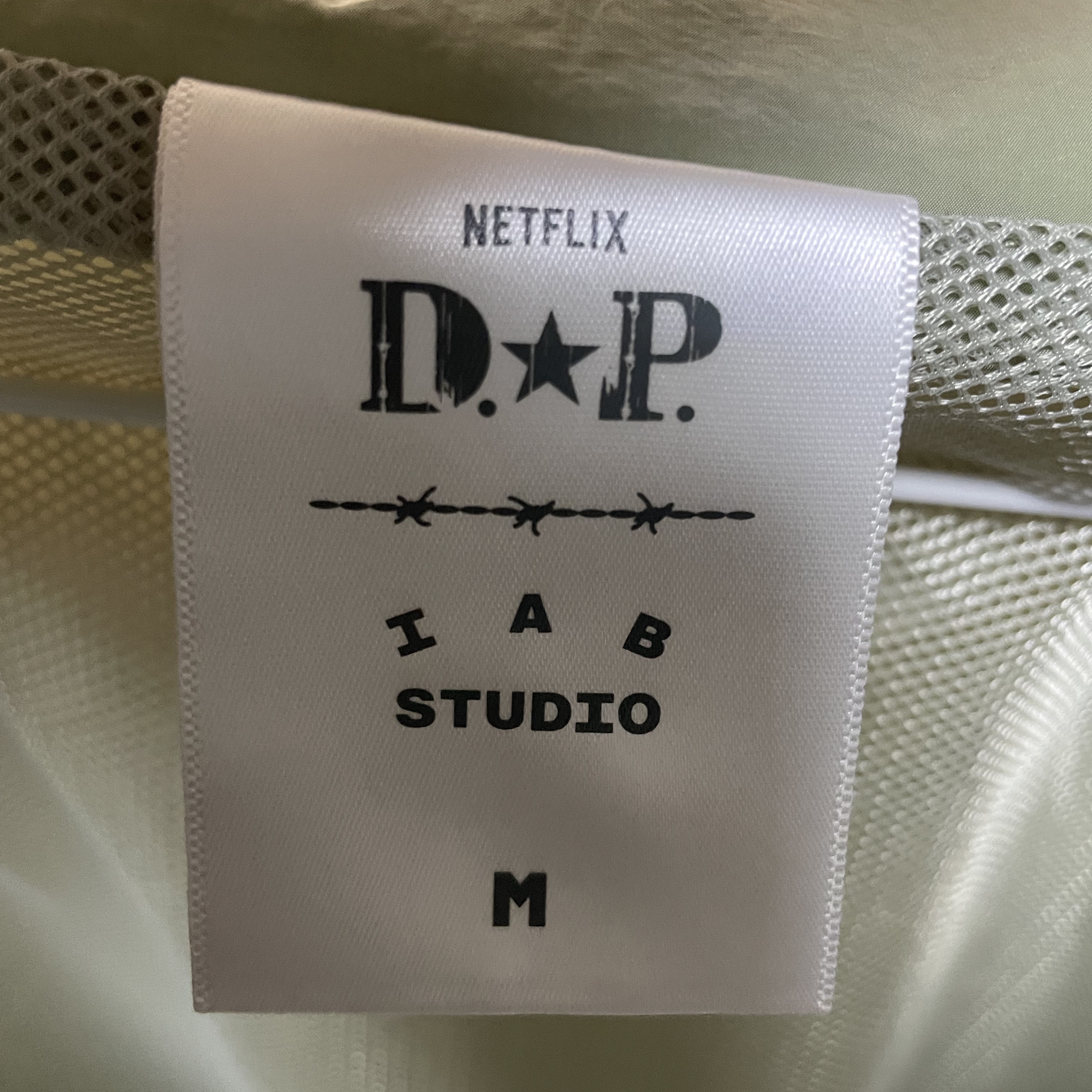 IAB Studio x D.P. Track Top Tea Green Mud 착용 스타일 - 3