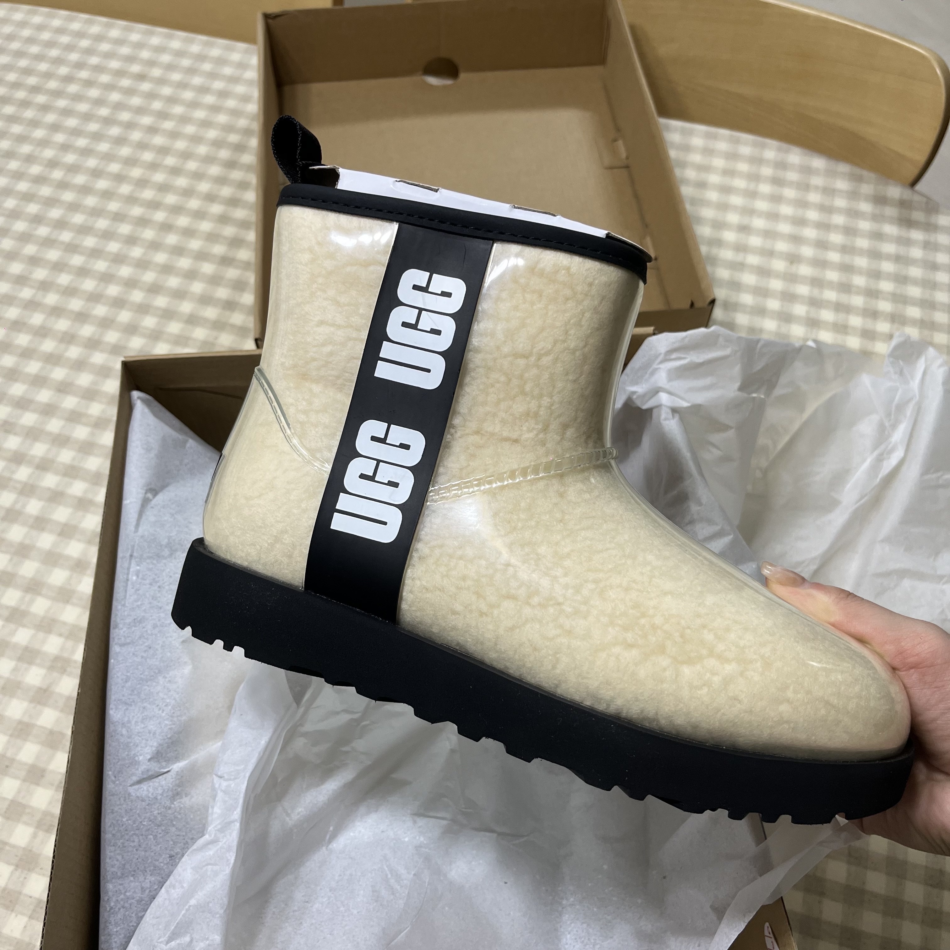 (W) UGG Classic Clear Mini Boots Natural Black 착용 스타일