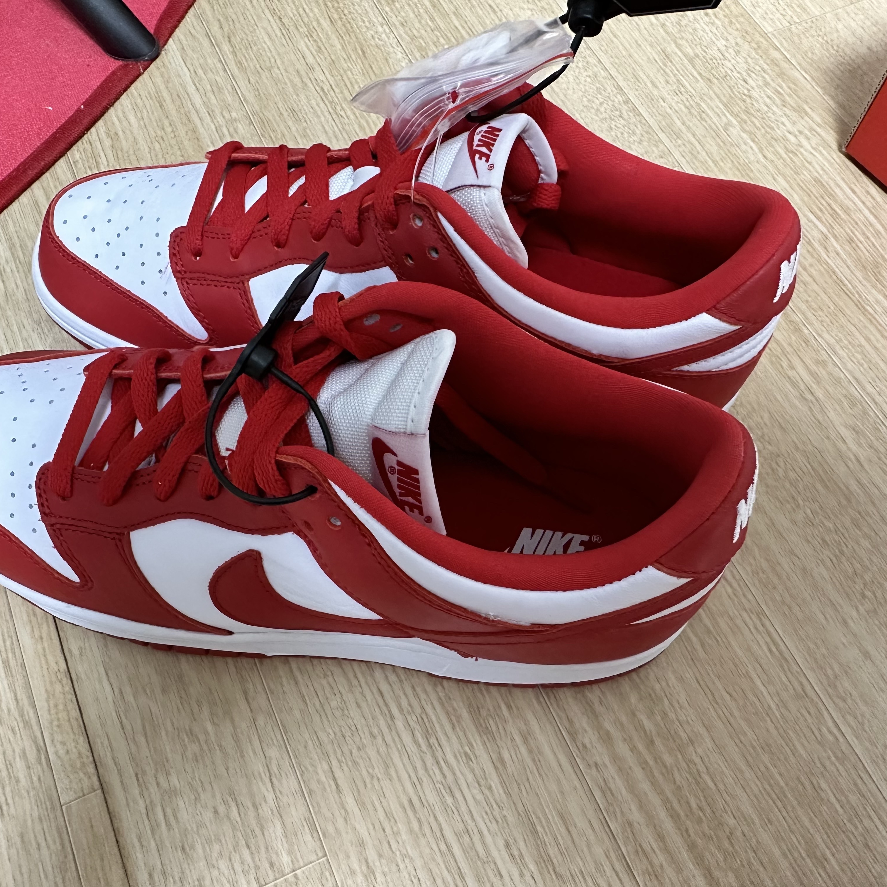 Nike Dunk Low SP White and University Red 2023 착용 스타일 - 1