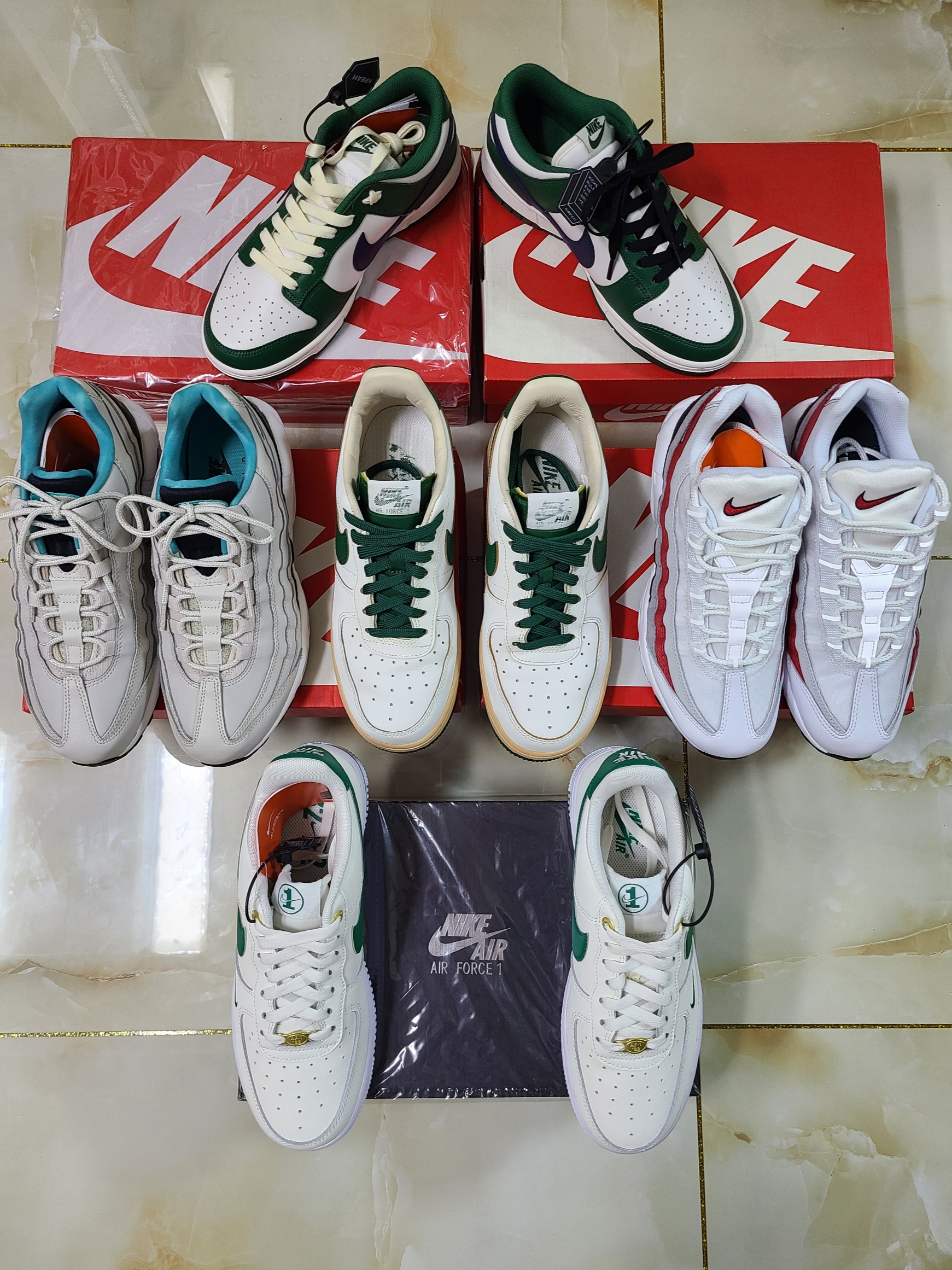 (W) Nike Dunk Low Gorge Green, Nike Air Max 95 Essential Light Bone 착용 스타일 - 2