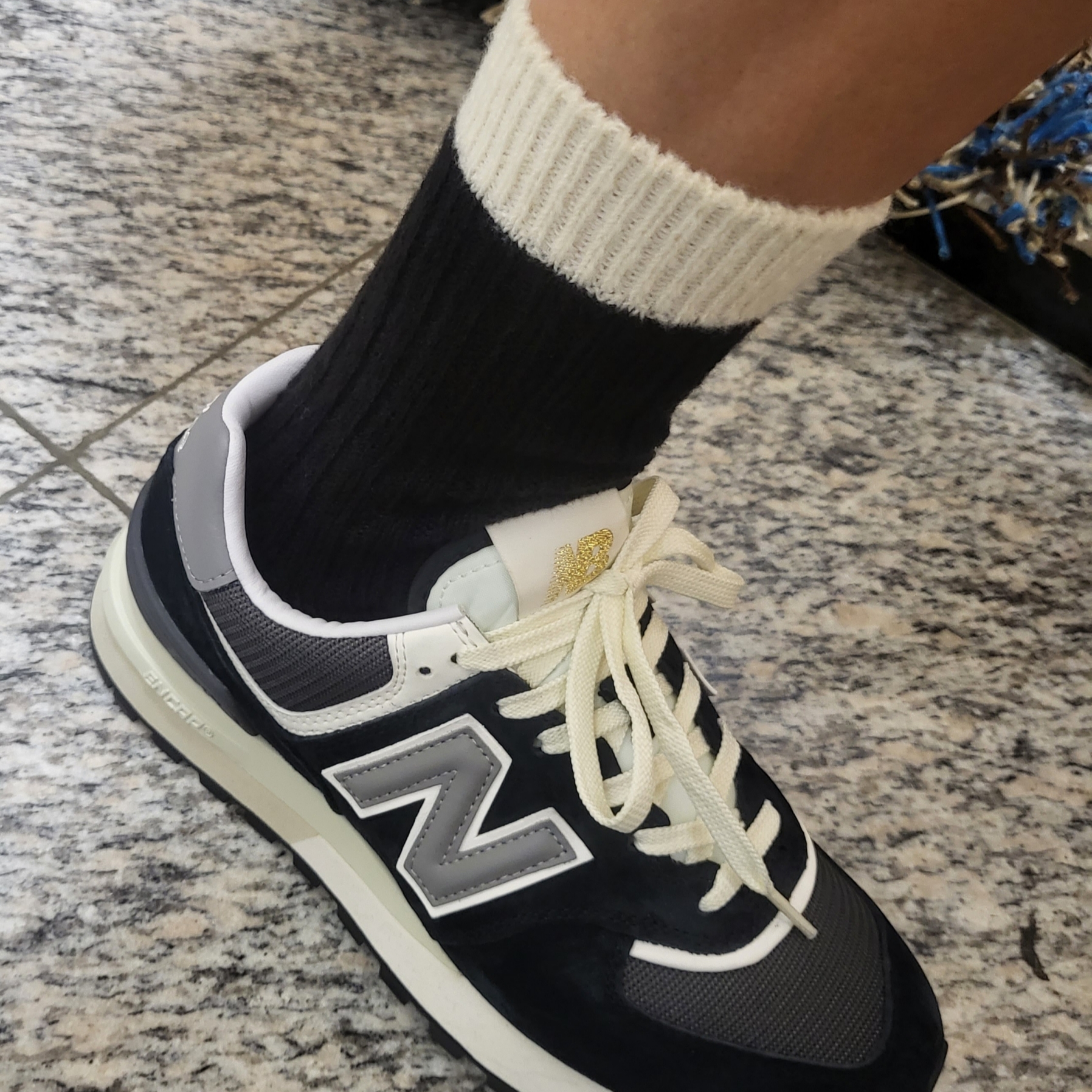 New Balance 574 Legacy Black 착용 스타일