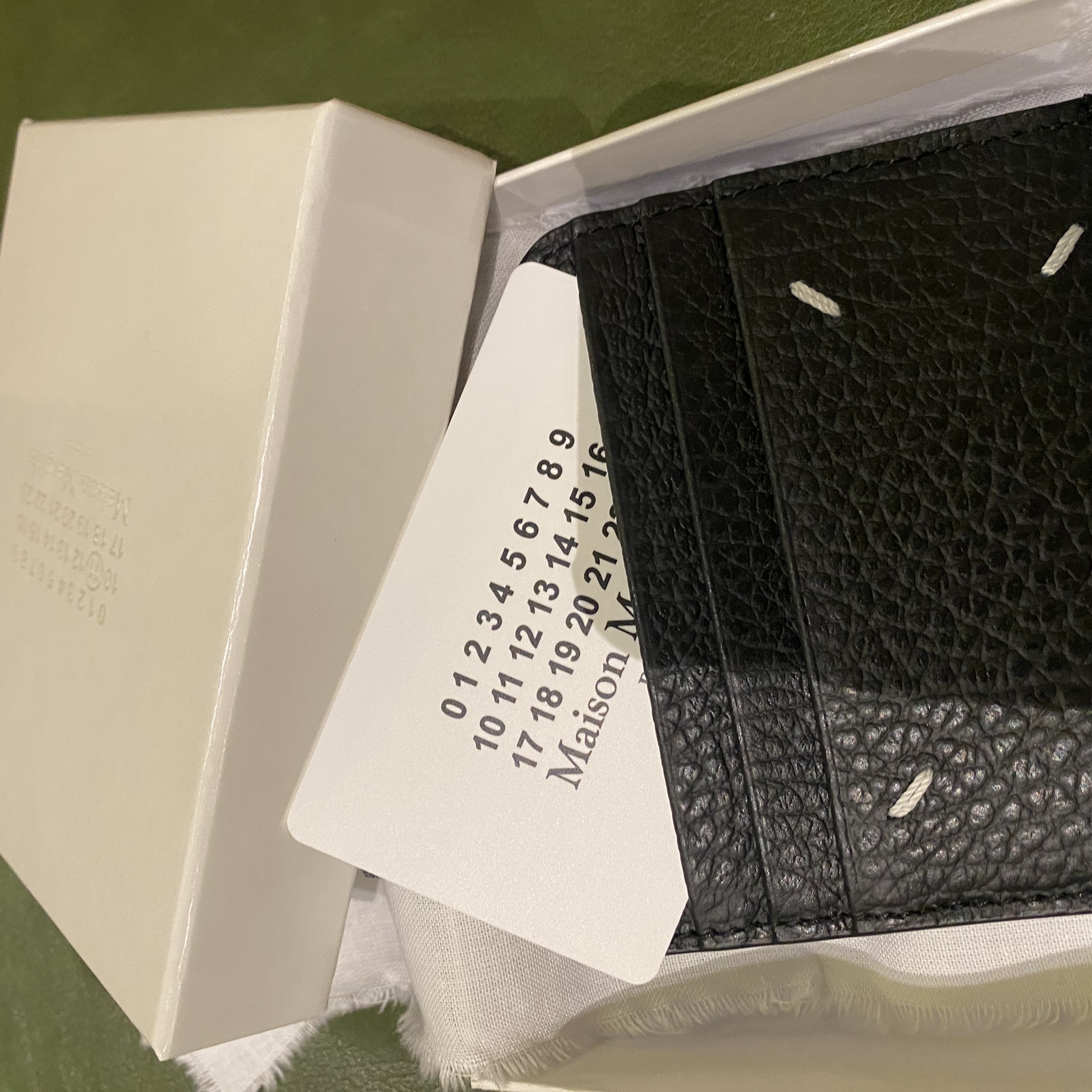 Maison Margiela Stitch Card Holder Black 착용 스타일