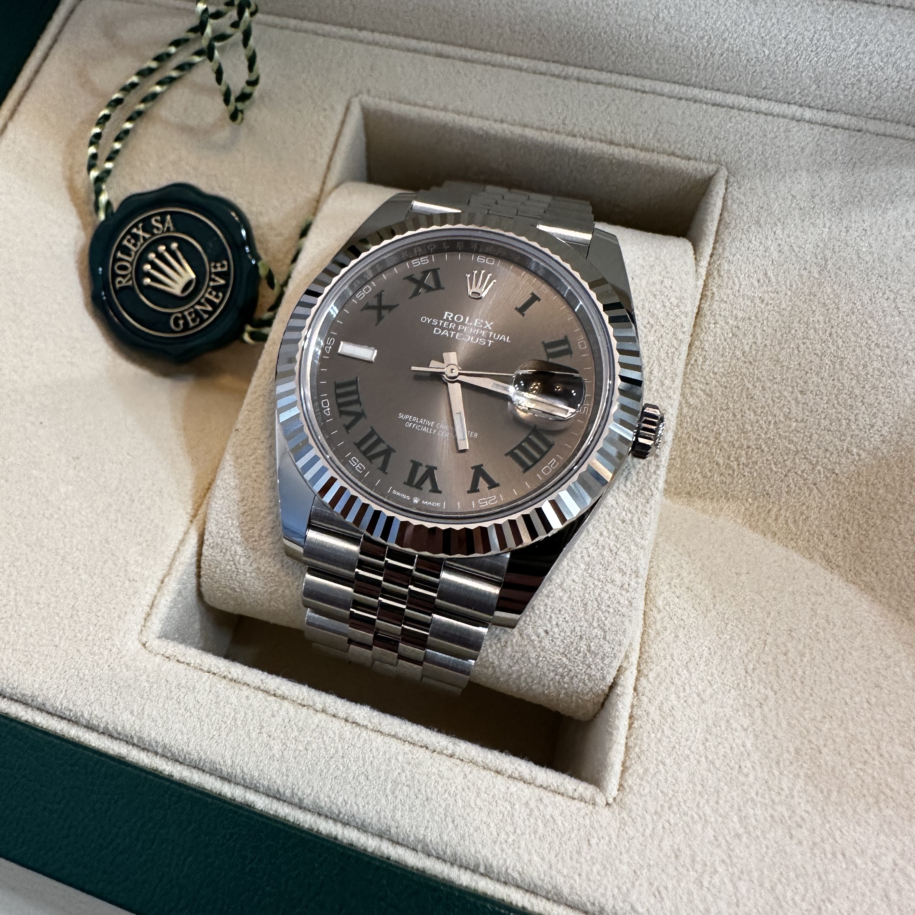 Rolex Datejust 41mm 126334 Slate Roman Jubilee 착용 스타일