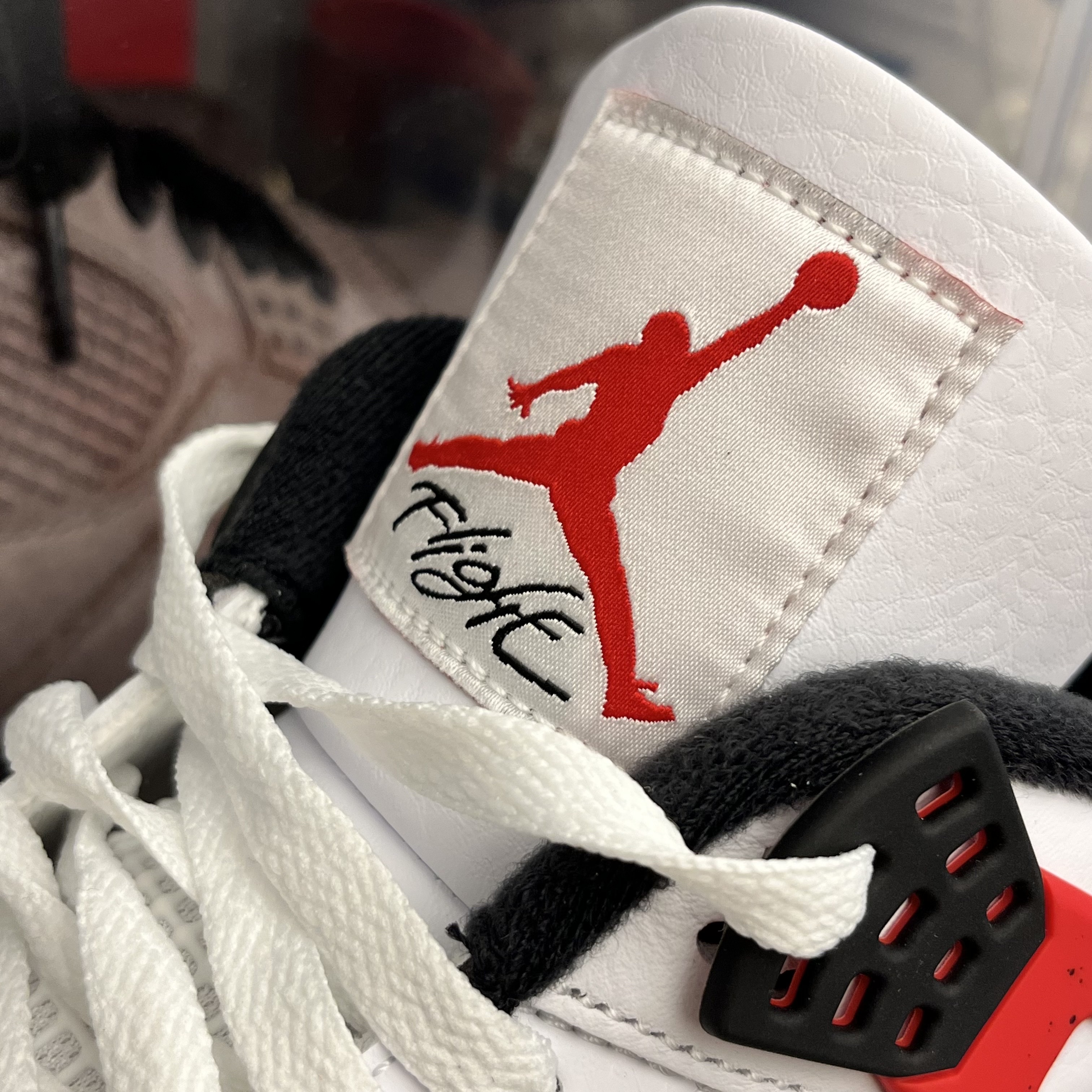 Jordan 4 Retro Red Cement 착용 스타일 - 2