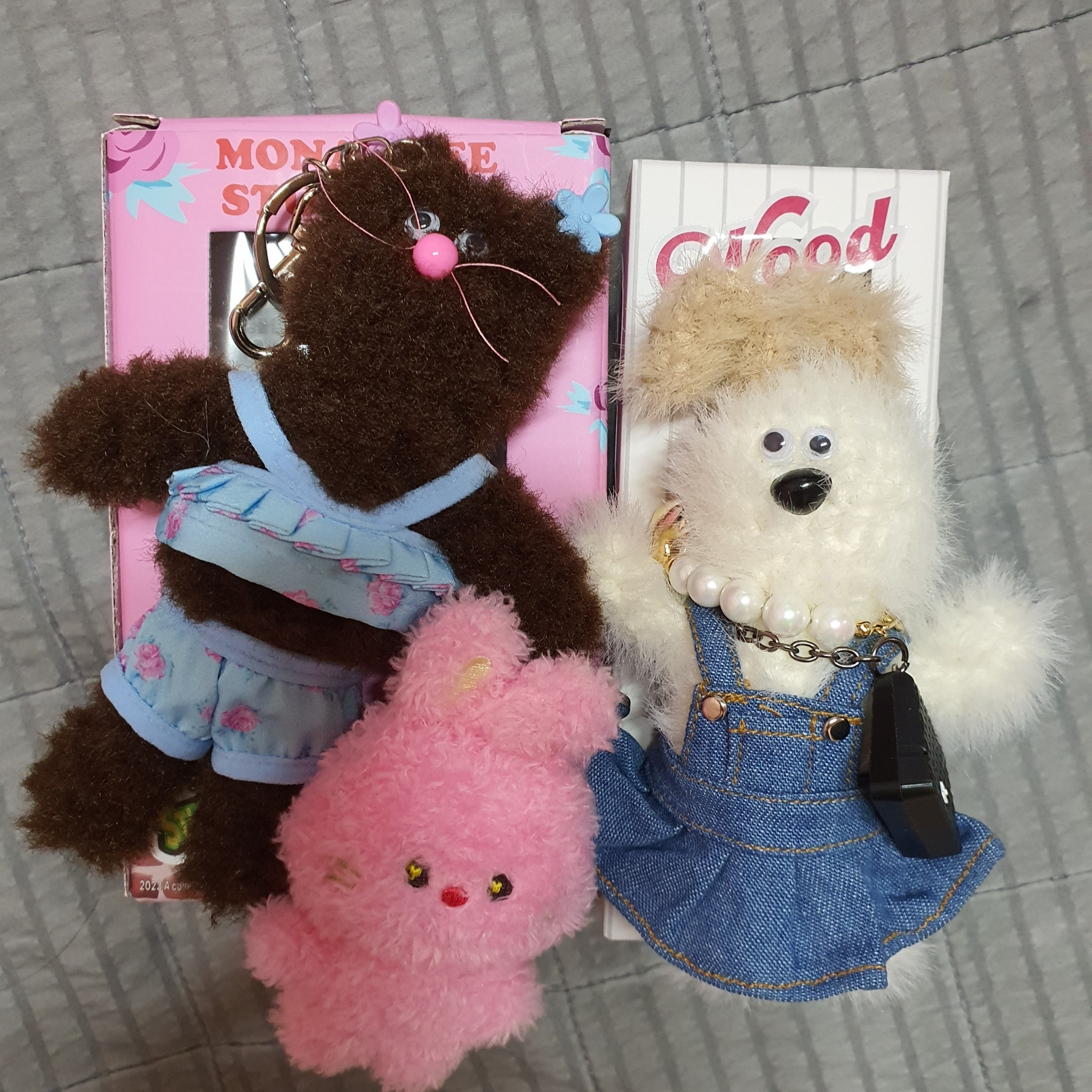 Margesherwood Wood Keyring White 착용 스타일