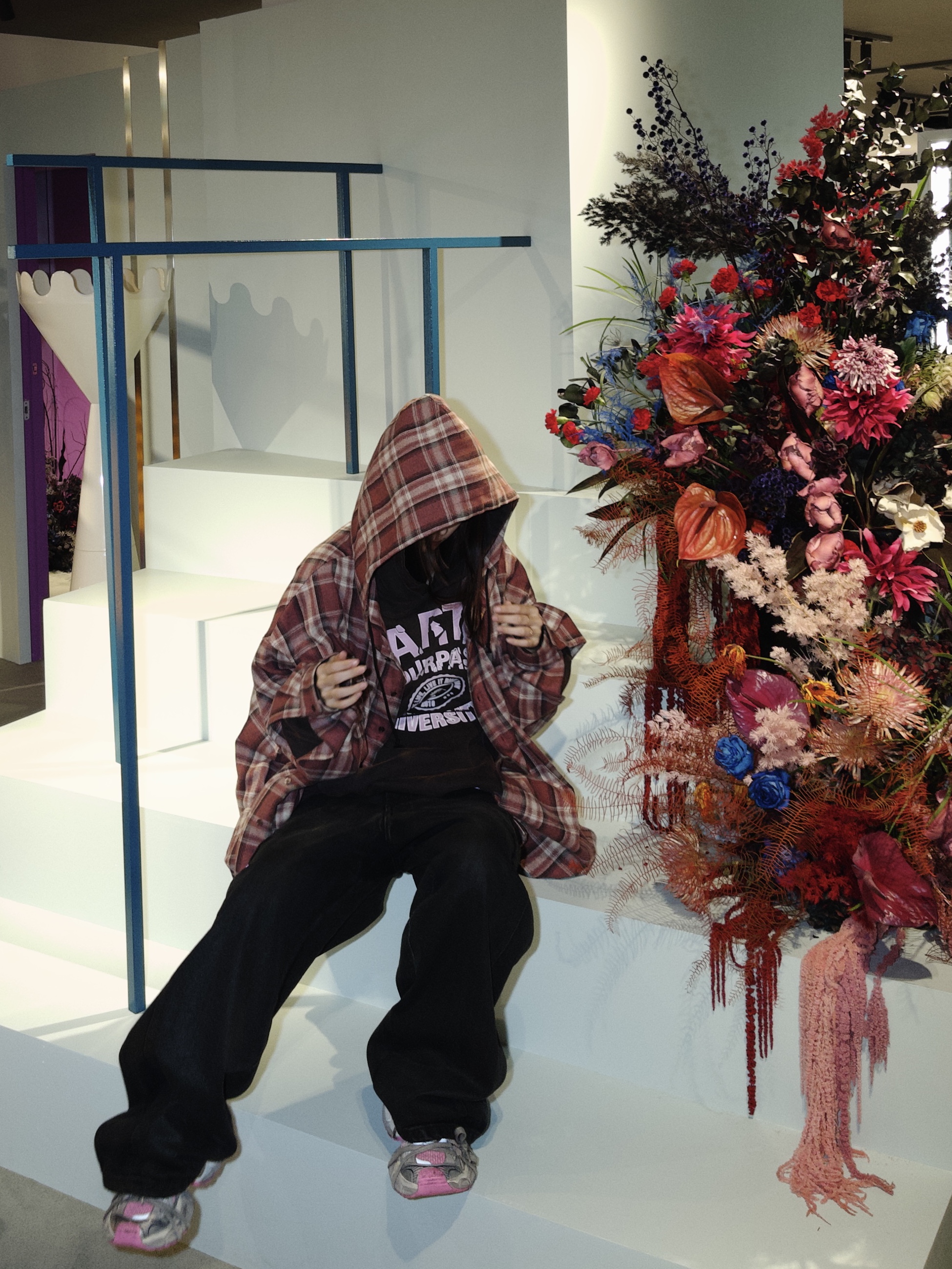 Ourpas 077 Check Hoodie Cherry, Ourpas 075 Ivy League Hoodie Fade Brown 착용 스타일 - 1