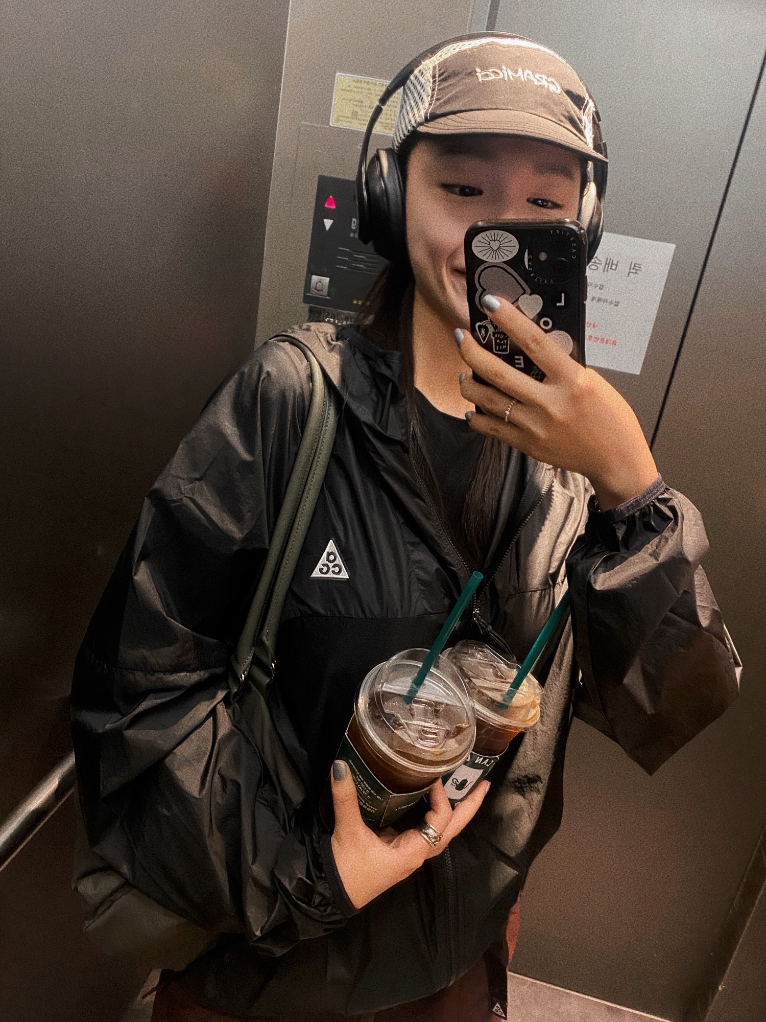 Beats Studio 3 Wireless Over Ear Headphone Matt Black (Korean Ver.), Nike ACG Cinder Cone Windproof Jacket Black Anthracite - Asia 착용 스타일 - 1