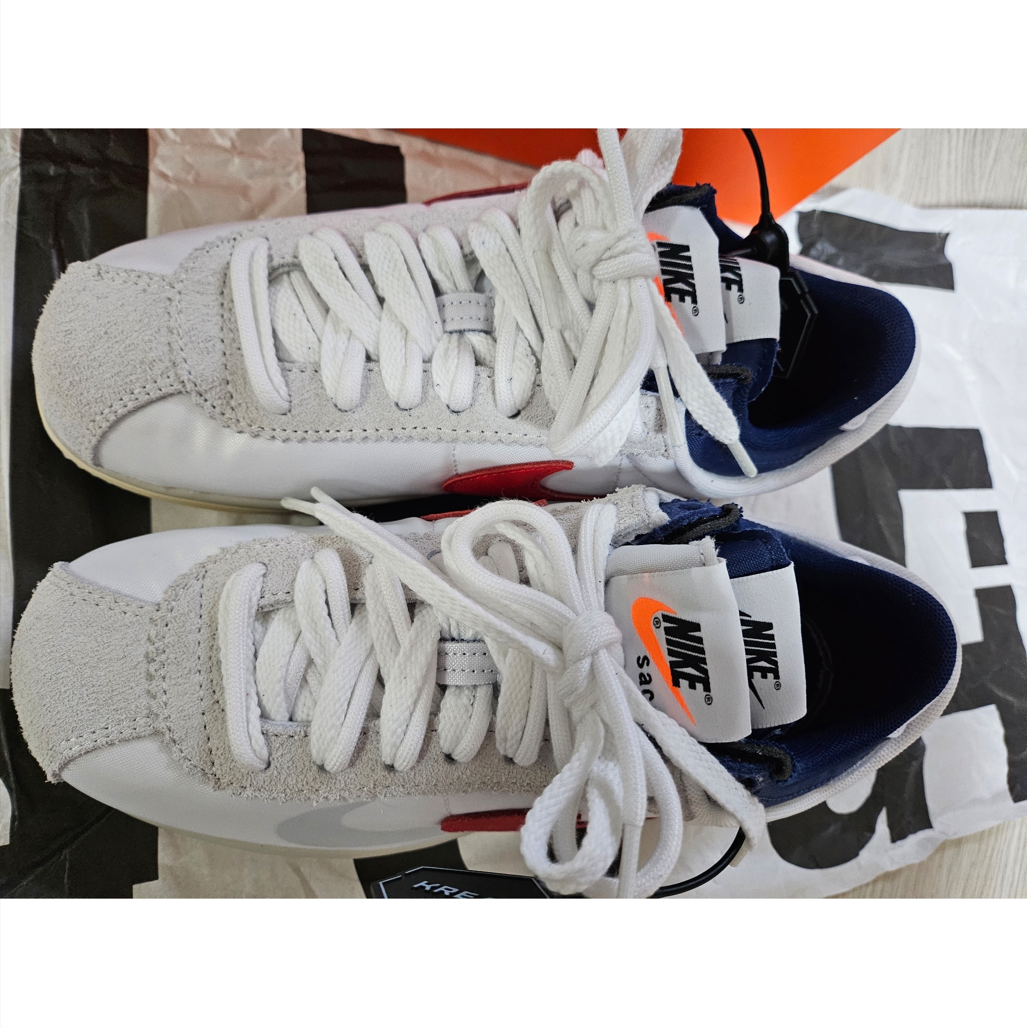 Nike x Sacai Zoom Cortez SP White and University Red 착용 스타일 - 5