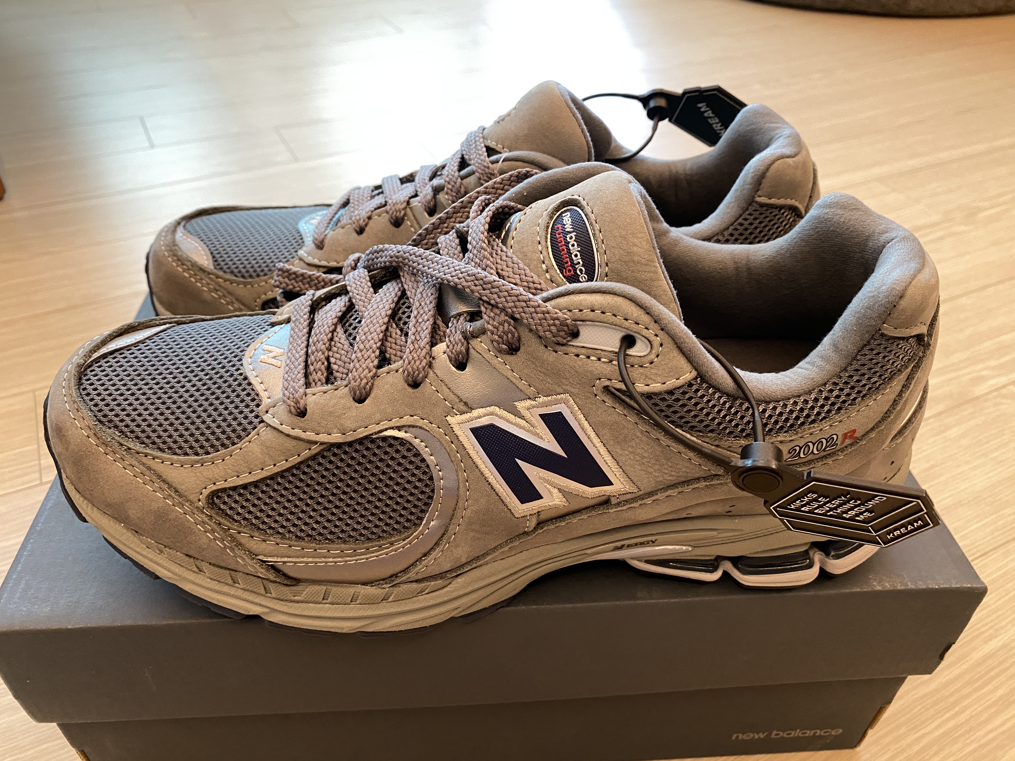 New Balance 2002R Gray 착용 스타일 - 4