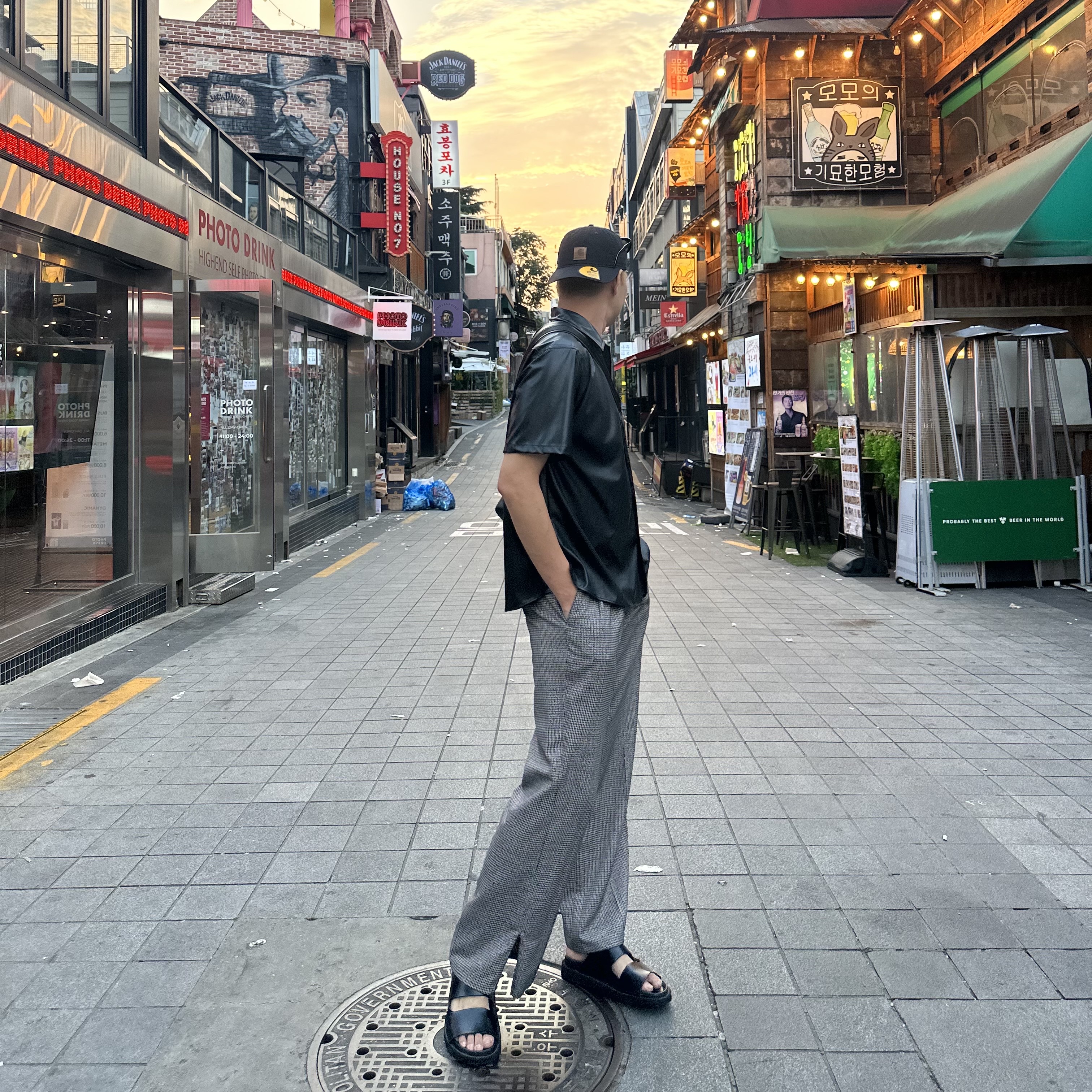 Wooyoungmi Square Mini Bag Black 착용 스타일 - 2