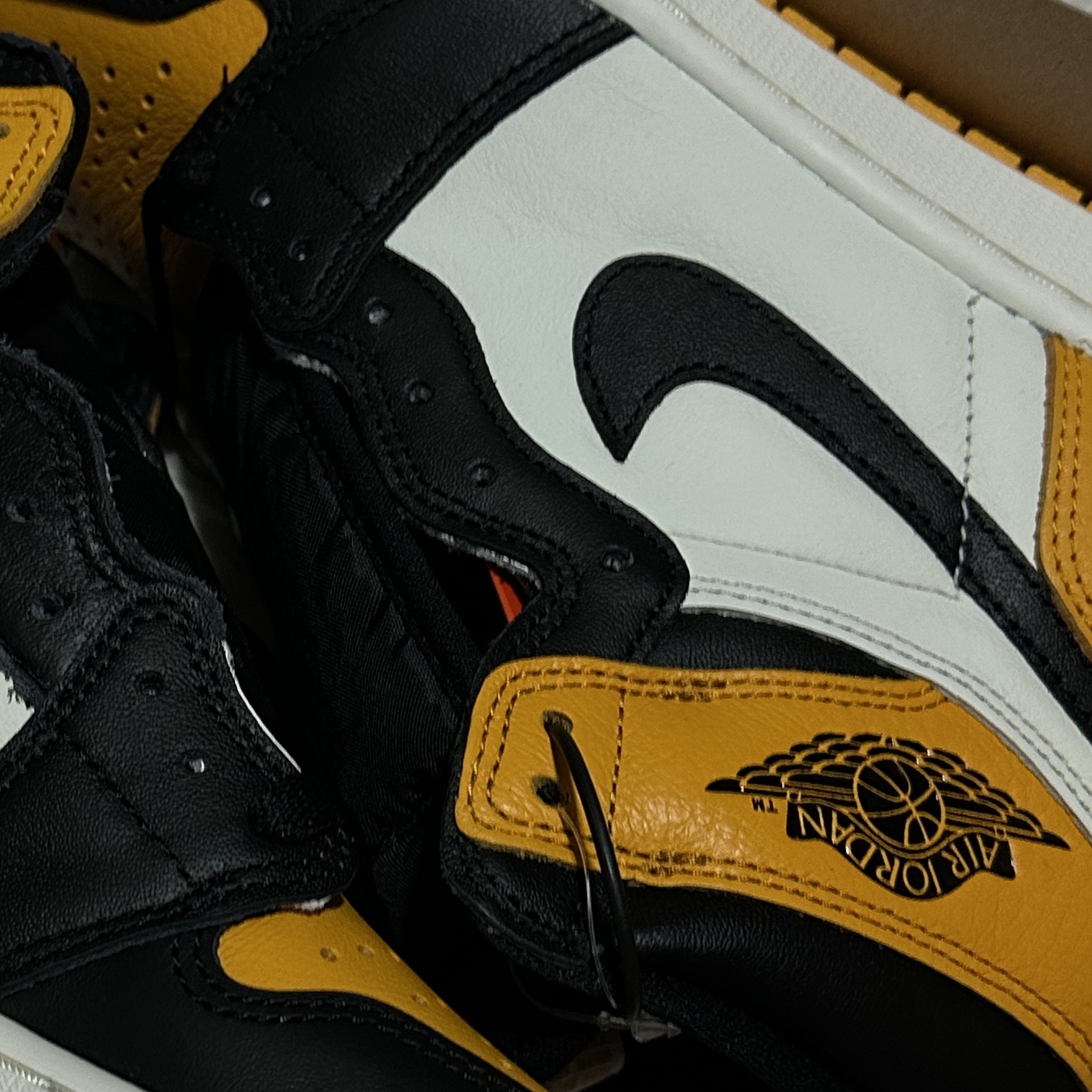 Jordan 1 Retro High OG Taxi 착용 스타일 - 1
