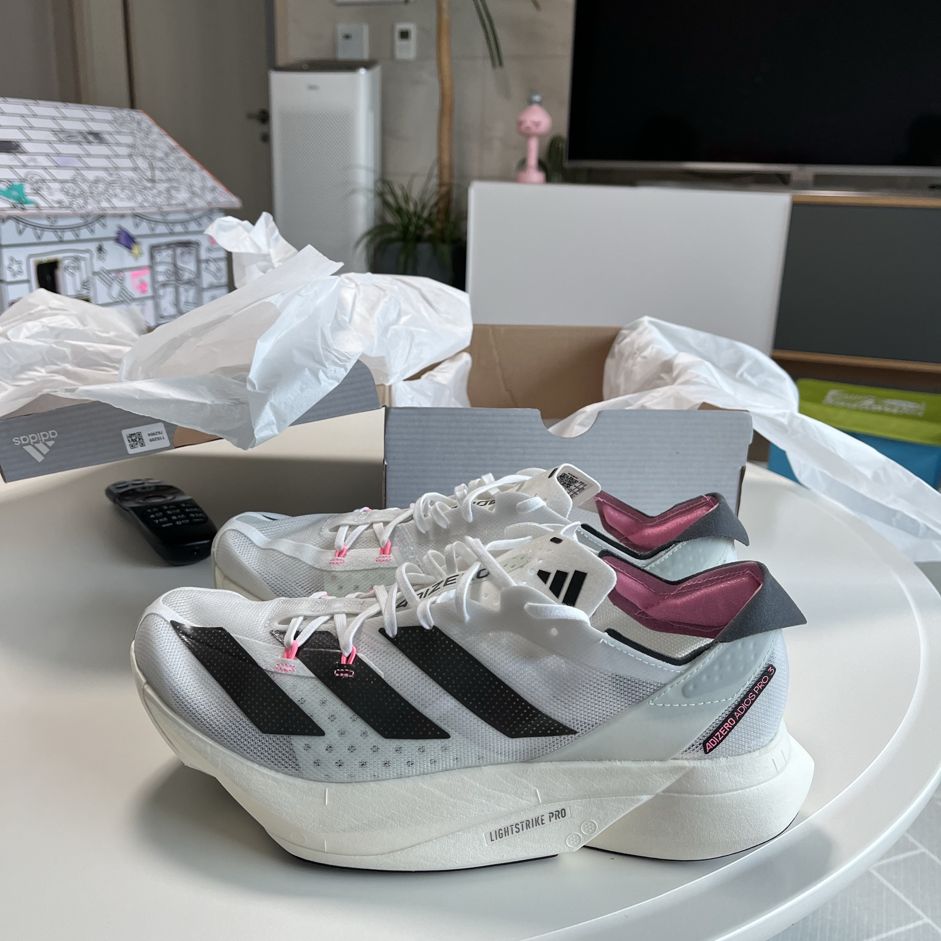 Adidas Adizero Adios Pro 3 Crystal White 착용 스타일