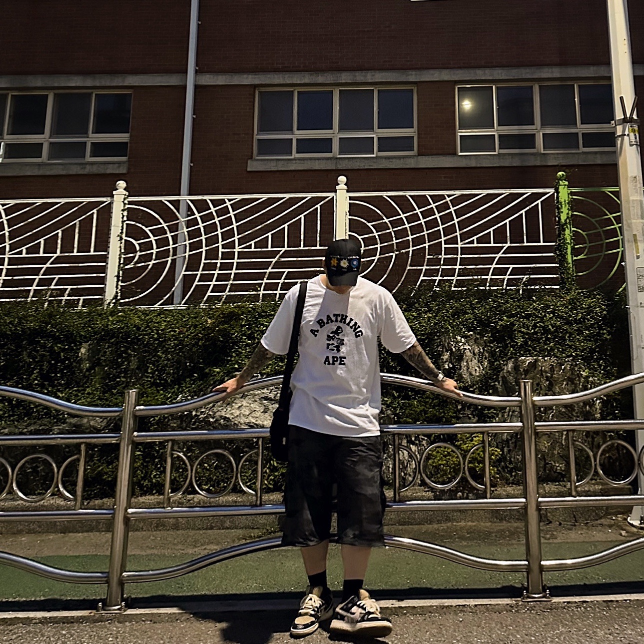 Bape Sand Camo College T-Shirt White Navy, Nike x Travis Scott SB Dunk Low 착용 스타일 - 1