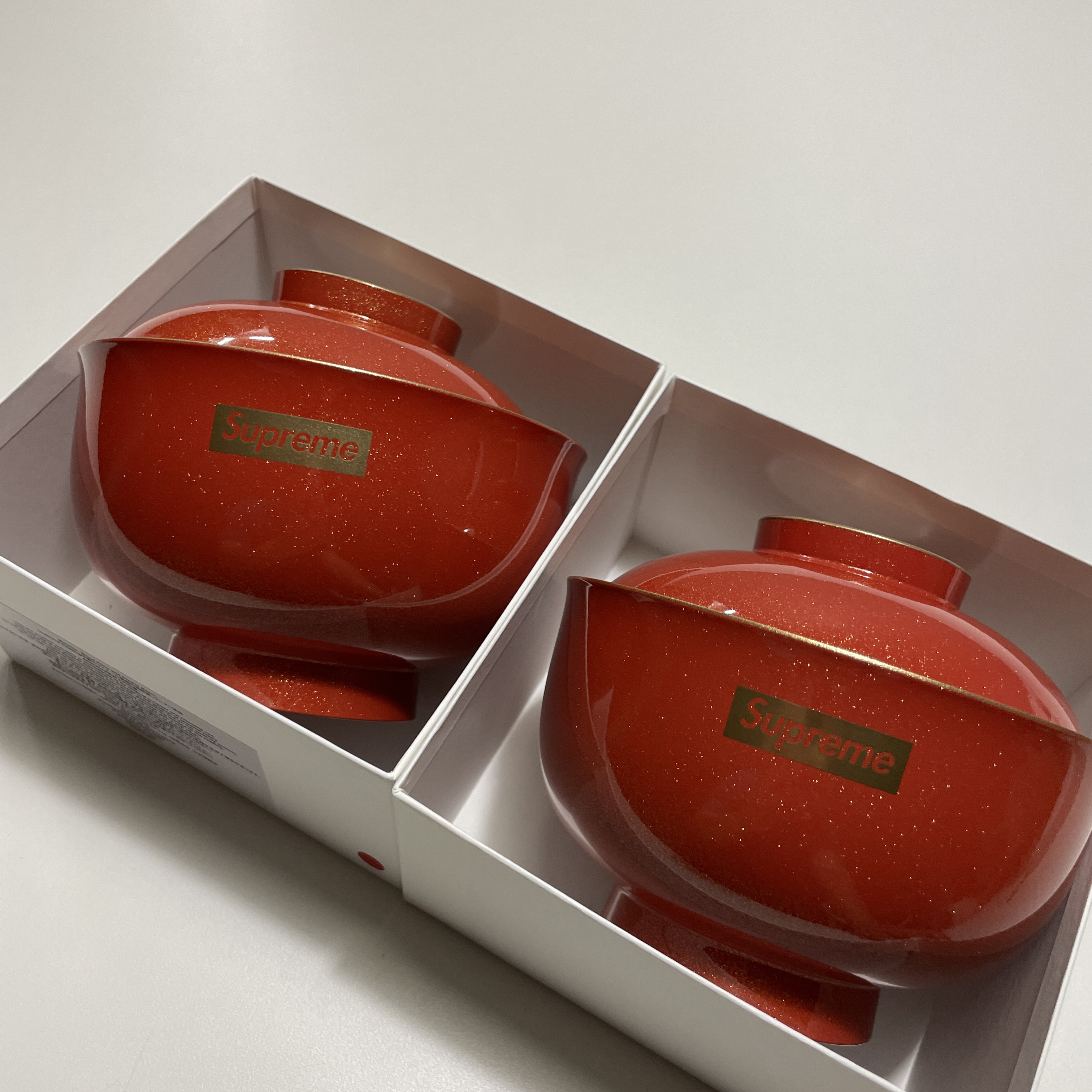 Supreme Zoni Glitter Bowl Red - 23FW 착용 스타일 - 2