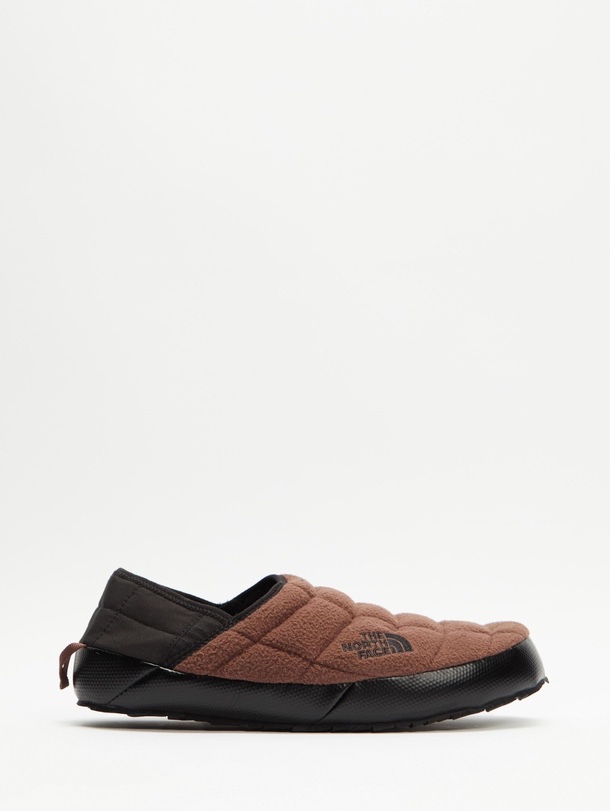 The North Face Thermoball Traction Mule V Denali Dark Oak TNF Black 착용 스타일 - 2