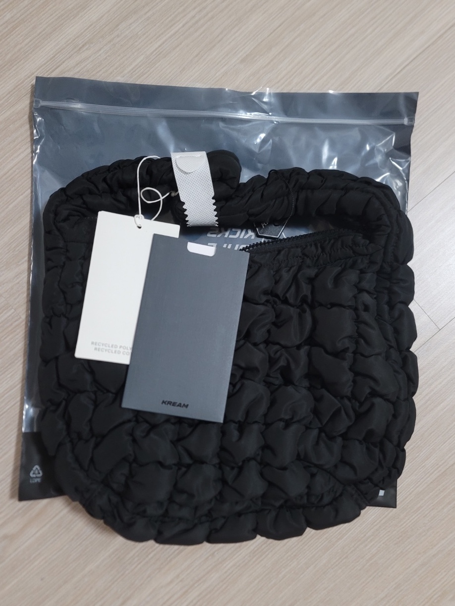 COS Quilted Micro Bag Black, COS Quilted Mini Bag Black 착용 스타일 - 2