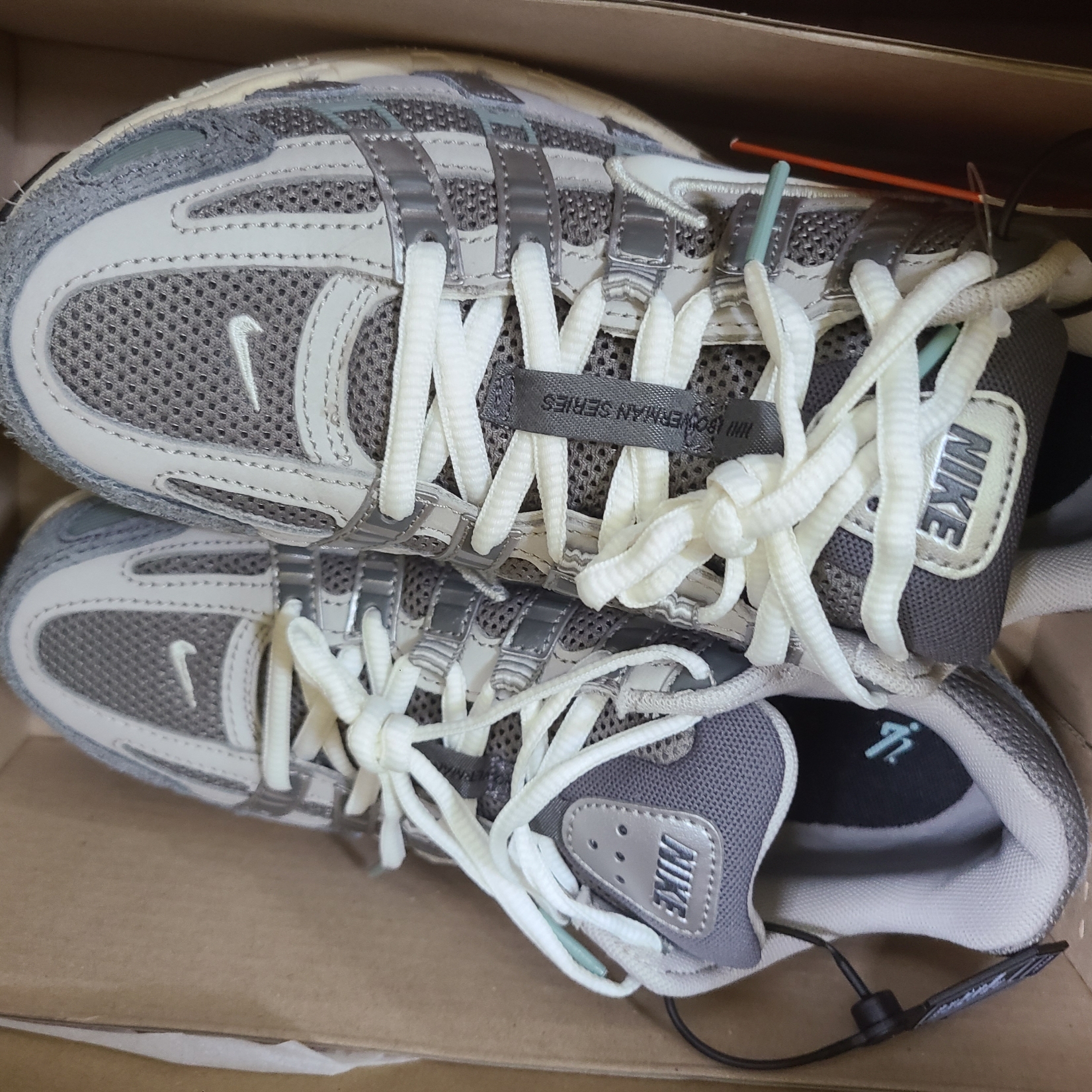 Nike P-6000 Flat Pewter Light Iron Ore 착용 스타일