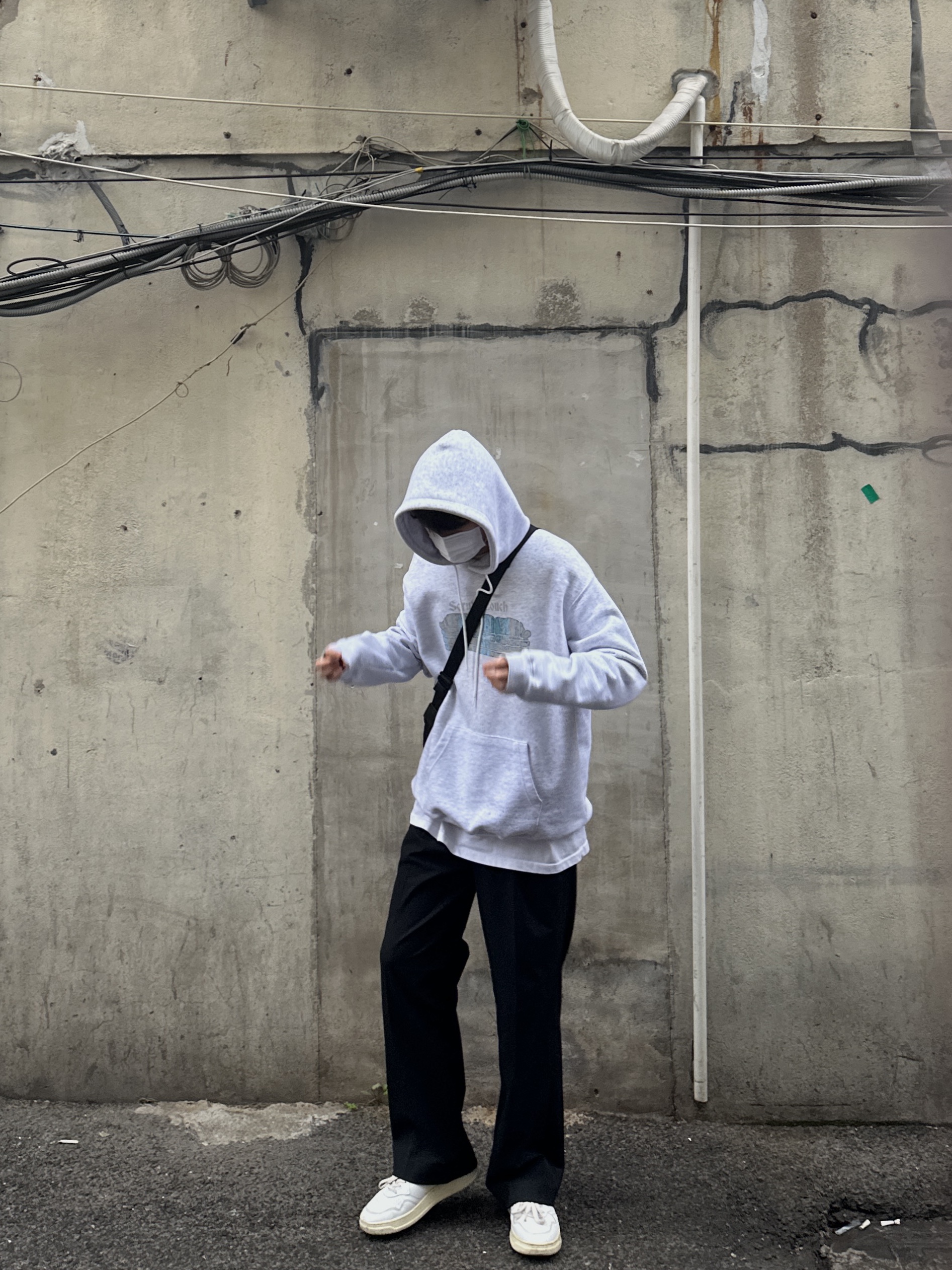 Autry Medalist Low Leather Sneakers White 착용 스타일