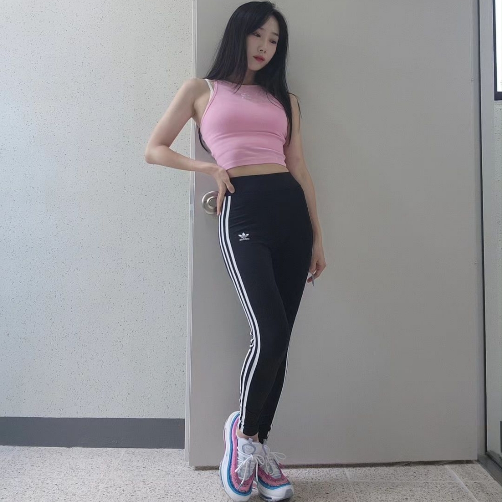 (GS) Nike Air Max 97 SE White Blue Lightning, (W) Adidas Essentials 3-Stripes Tights Black White - US Sizing 착용 스타일