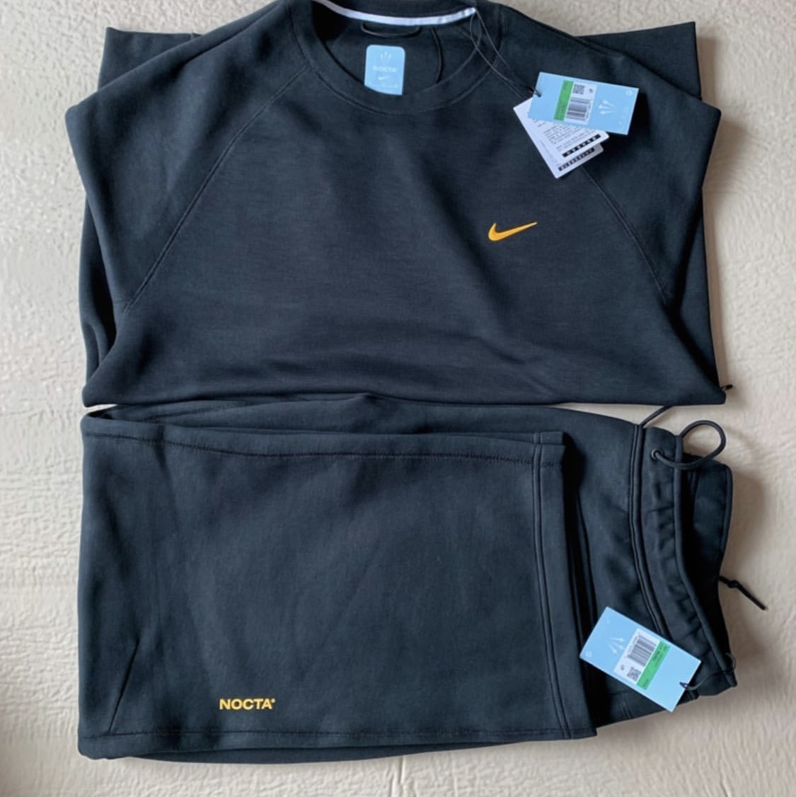 Nike x Drake Nocta Tech Fleece Open Hem Pants Black (FD8460-010), Nike x Drake Nocta Tech Fleece Crew Black (FD8457-010) 착용 스타일