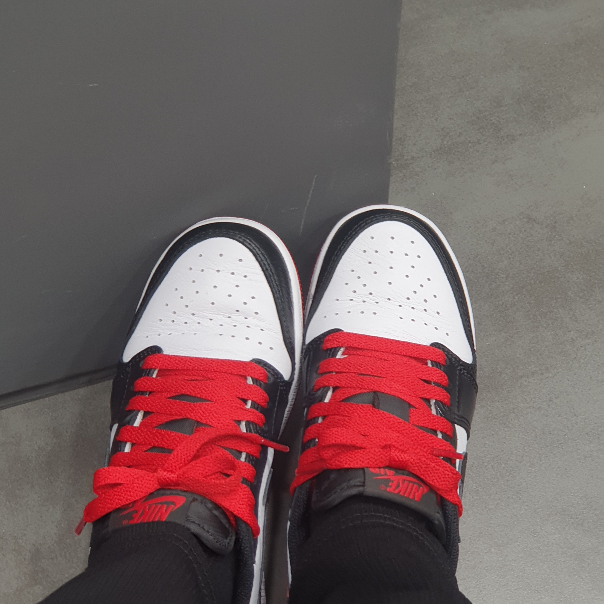 (GS) Jordan 1 Retro Low OG Black Toe 착용 스타일