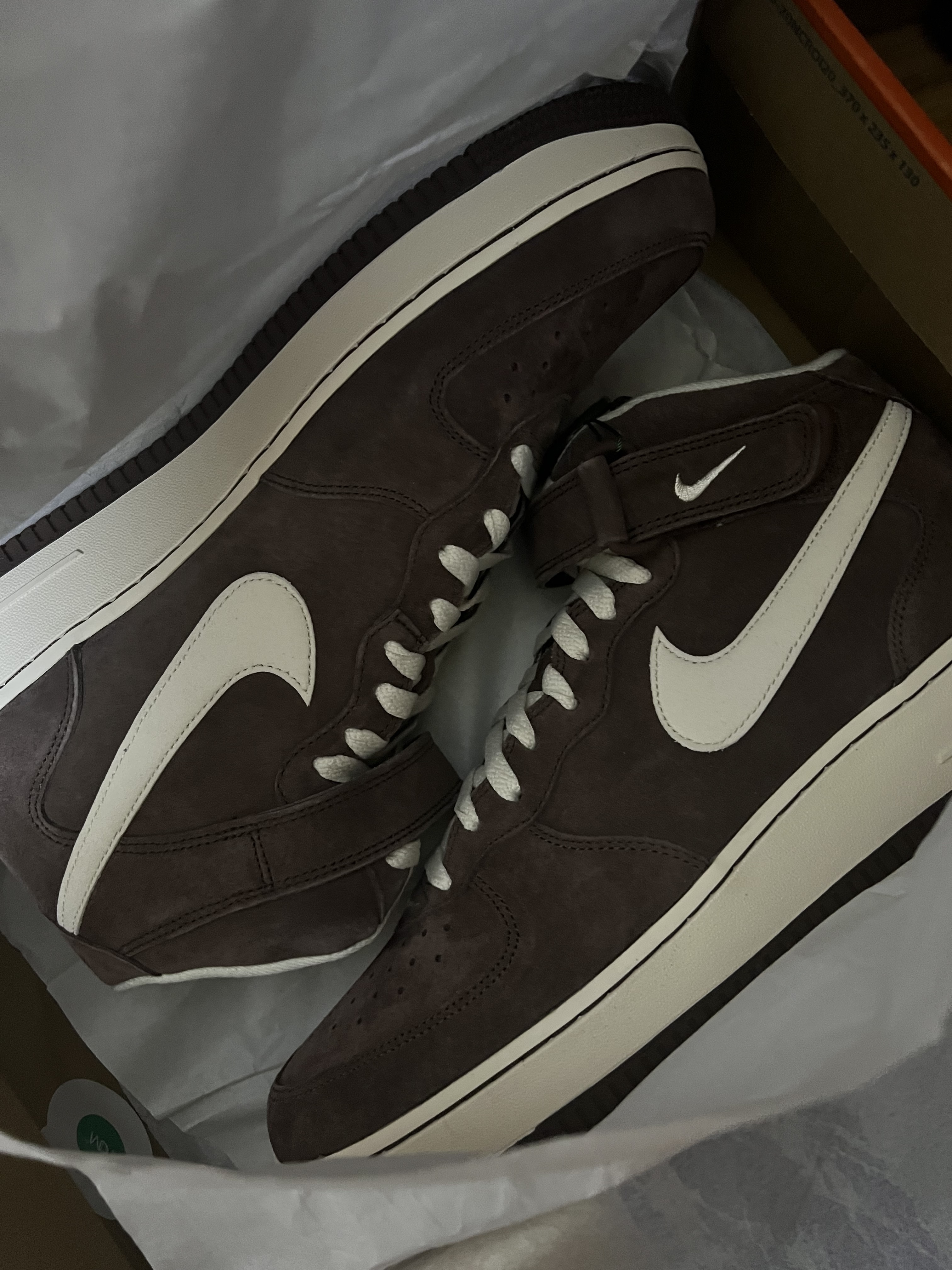 Nike Air Force 1 Mid '07 QS Chocolate 착용 스타일