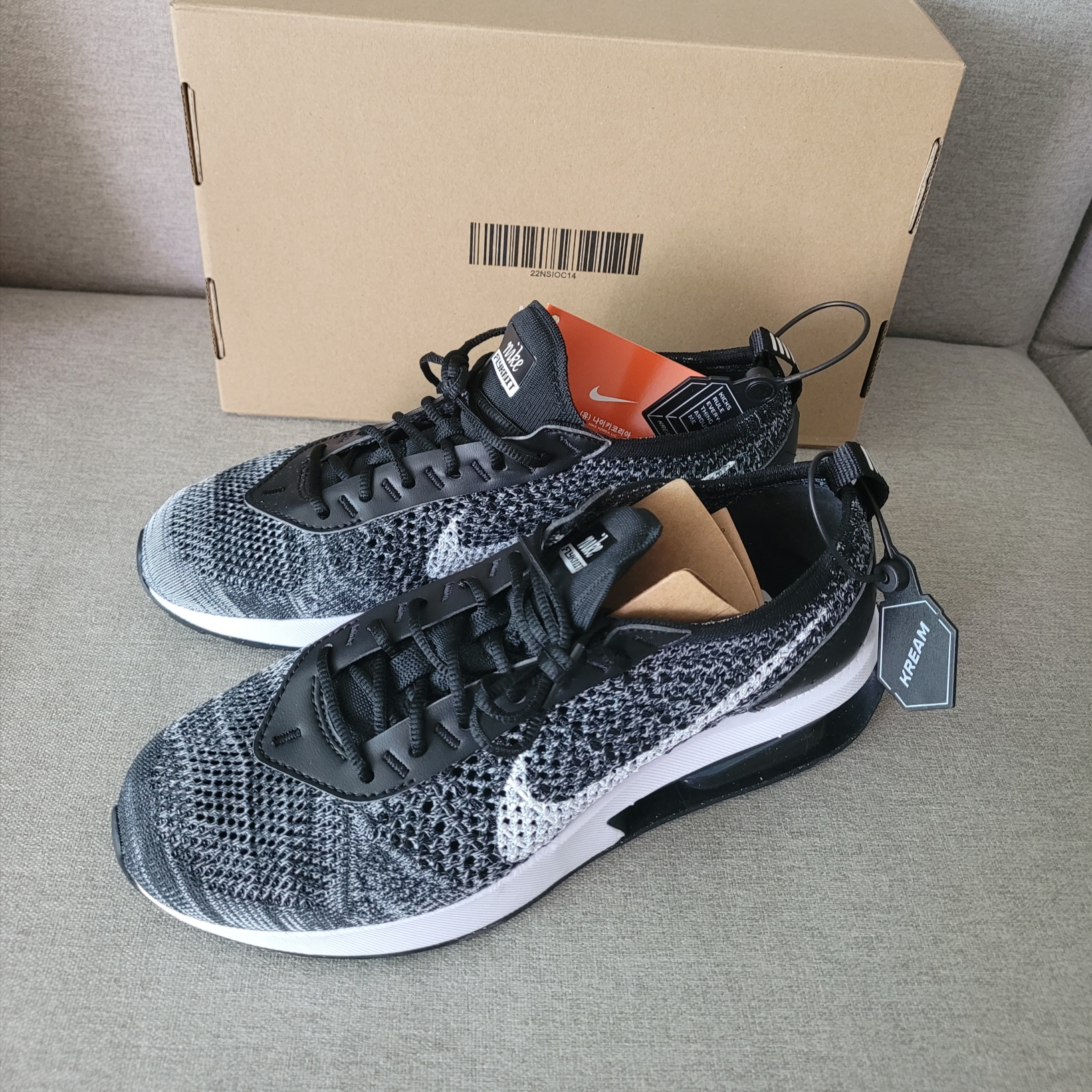 (W) Nike Air Max Flyknit Racer Black White 착용 스타일
