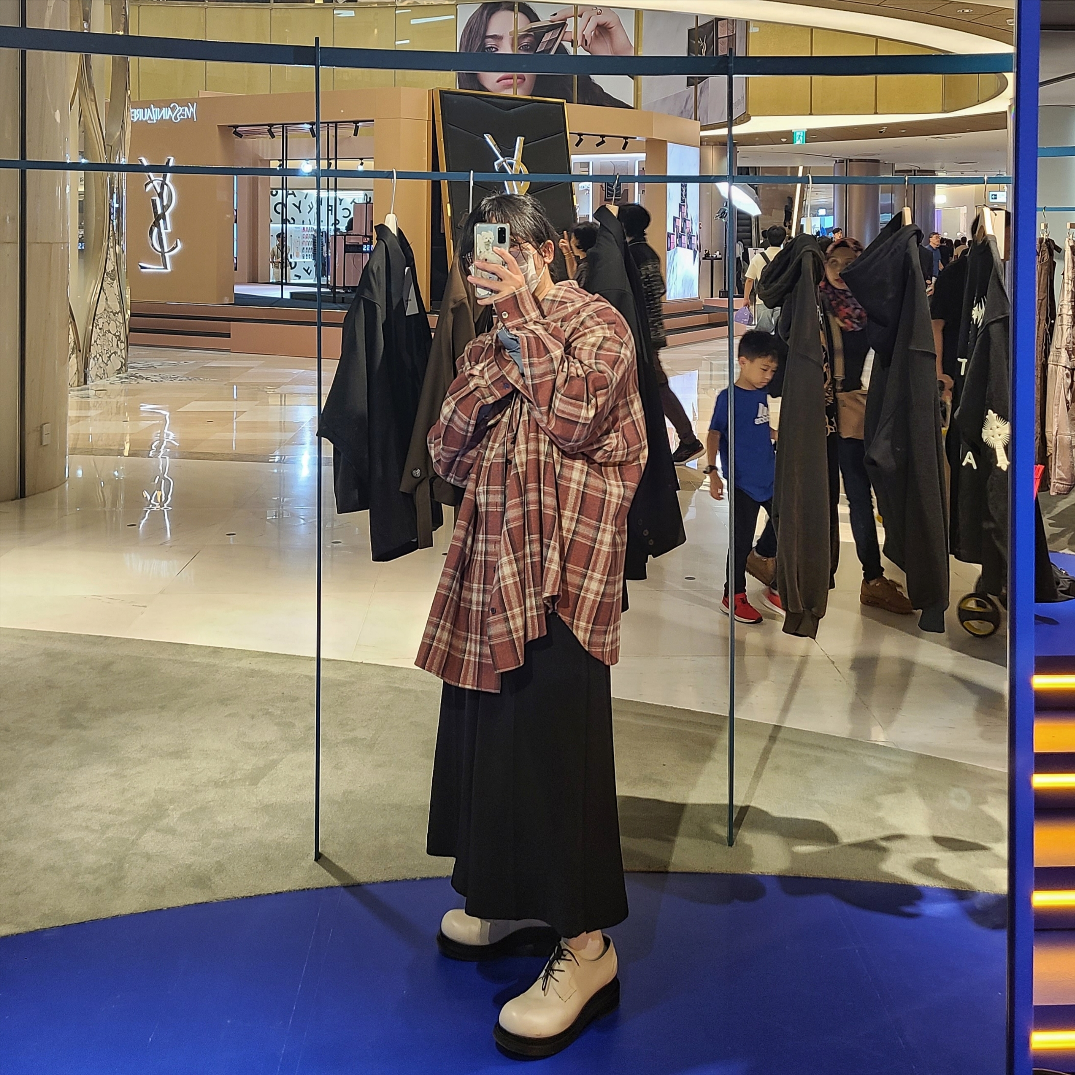 Ourpas 077 Check Hoodie Cherry 착용 스타일