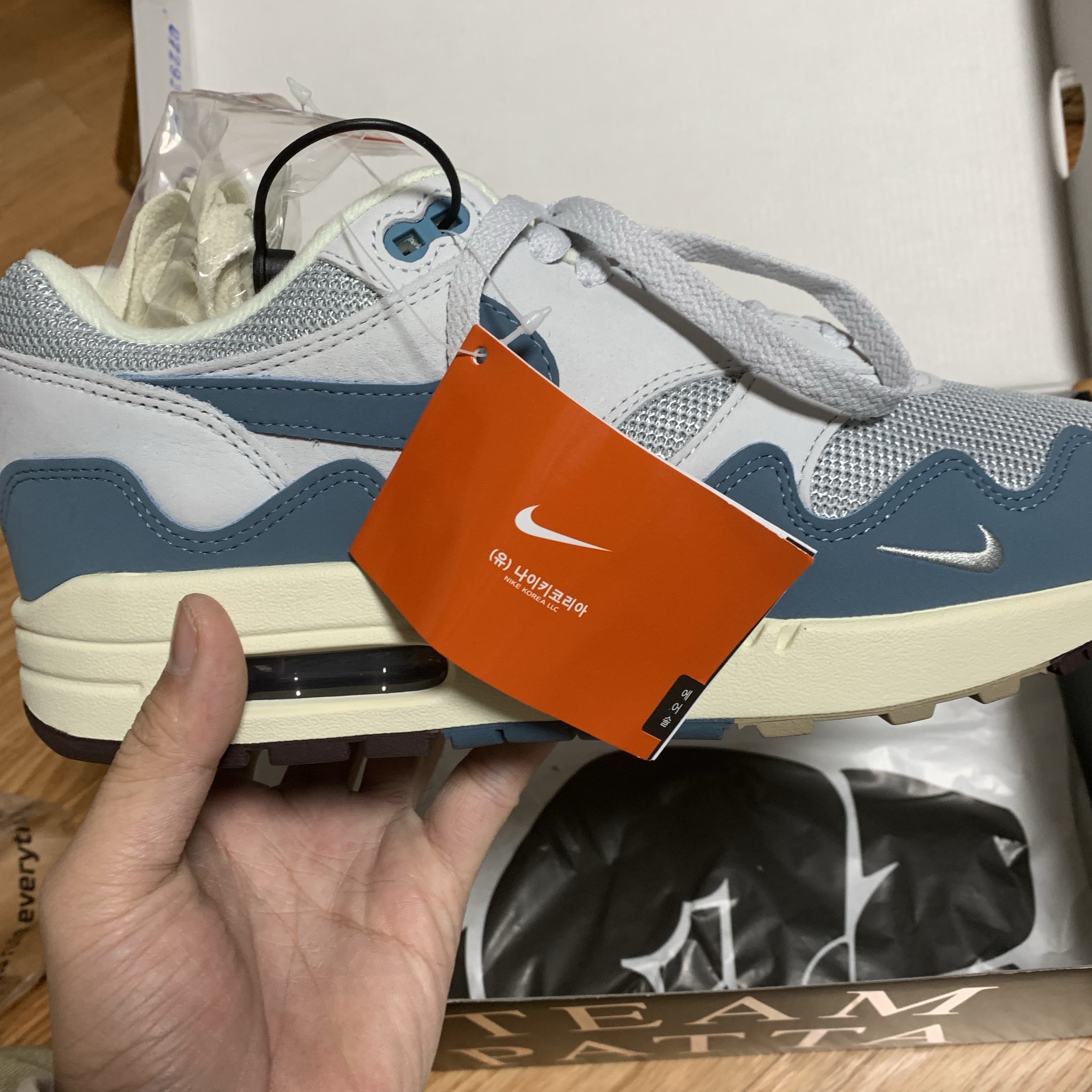 Nike x Patta Air Max 1 Noise Aqua 착용 스타일