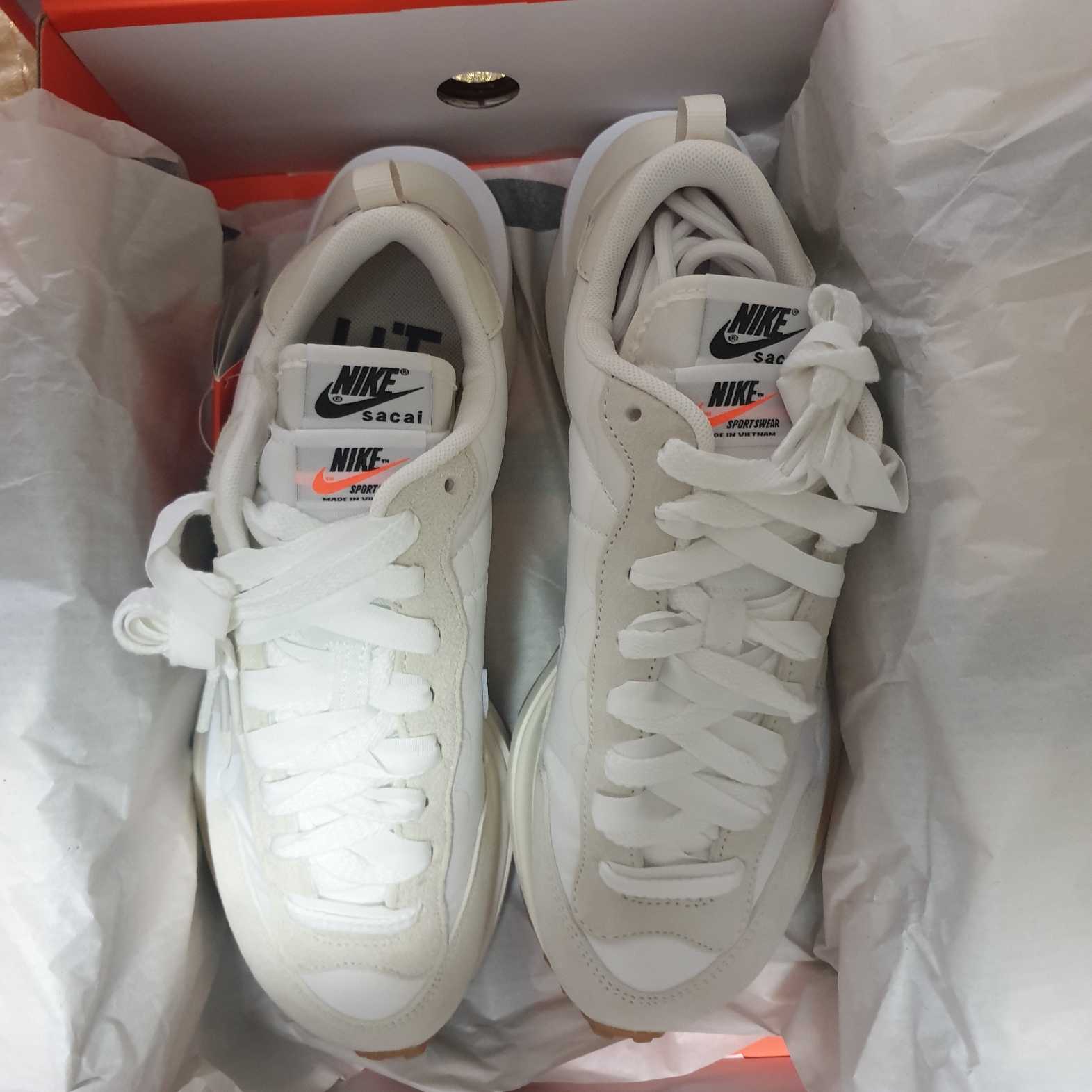 Nike x Sacai VaporWaffle White and Gum 착용 스타일 - 4