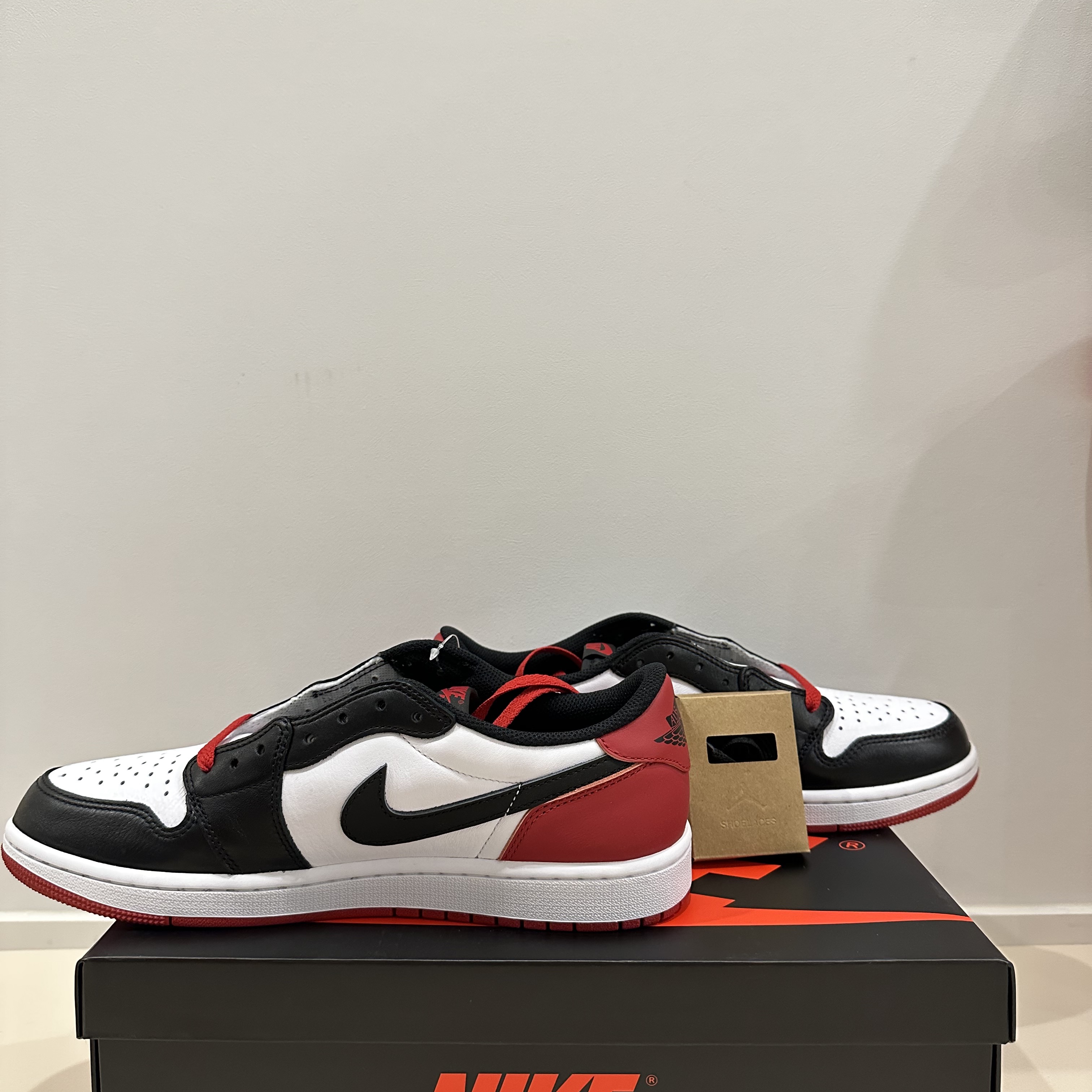 Jordan 1 Retro Low OG Black Toe 착용 스타일 - 3