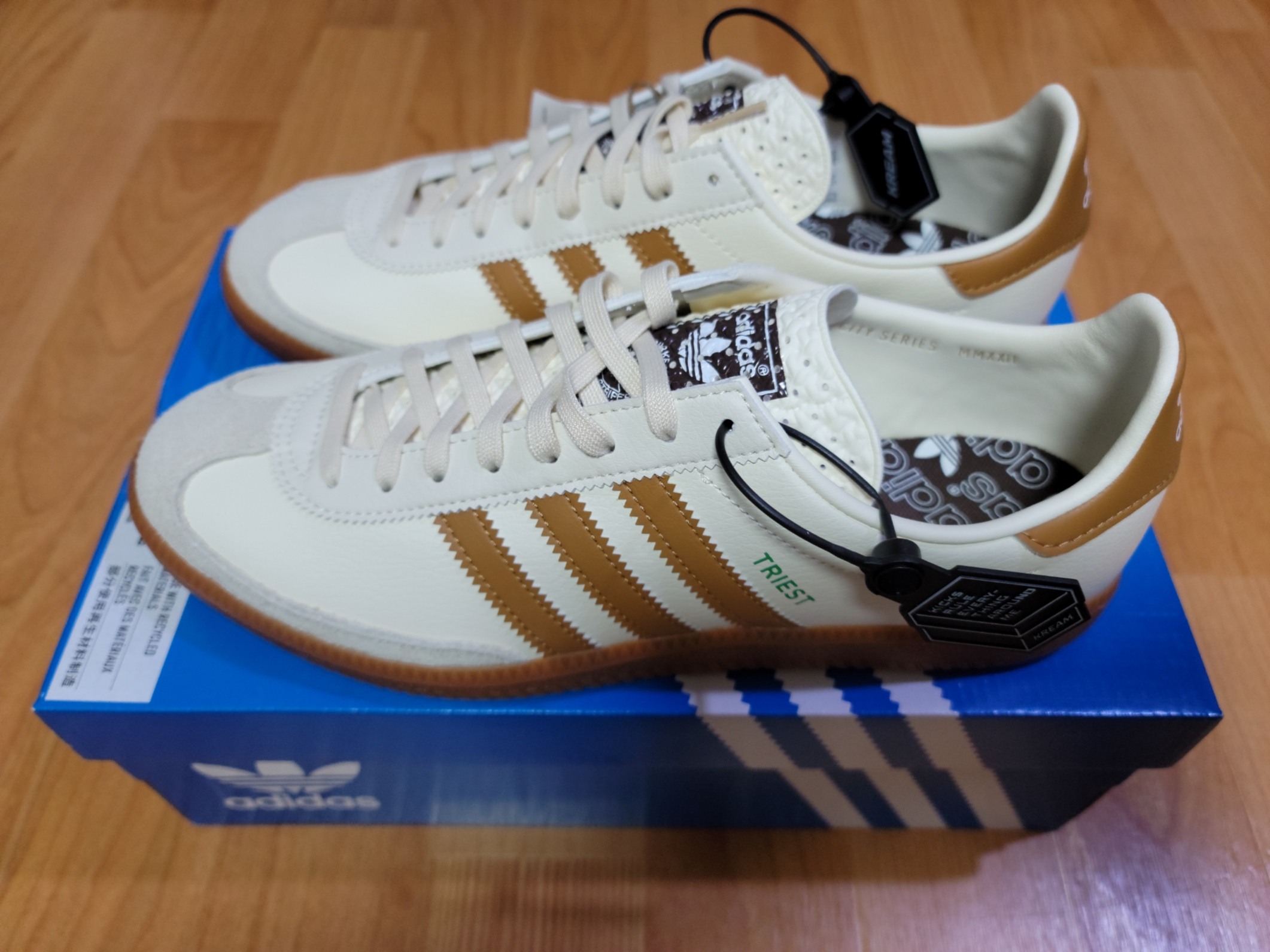 Adidas City Series Triest Cream White 착용 스타일 - 2