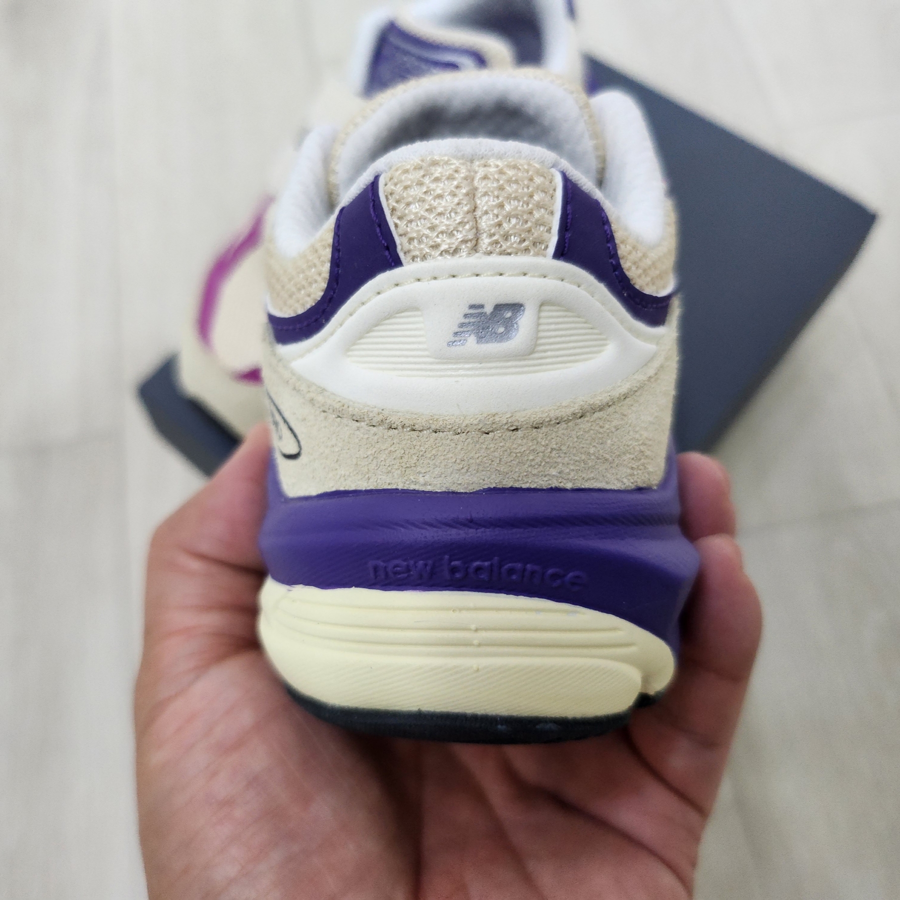 (TD) New Balance 990v6 Violet Beige 착용 스타일 - 3