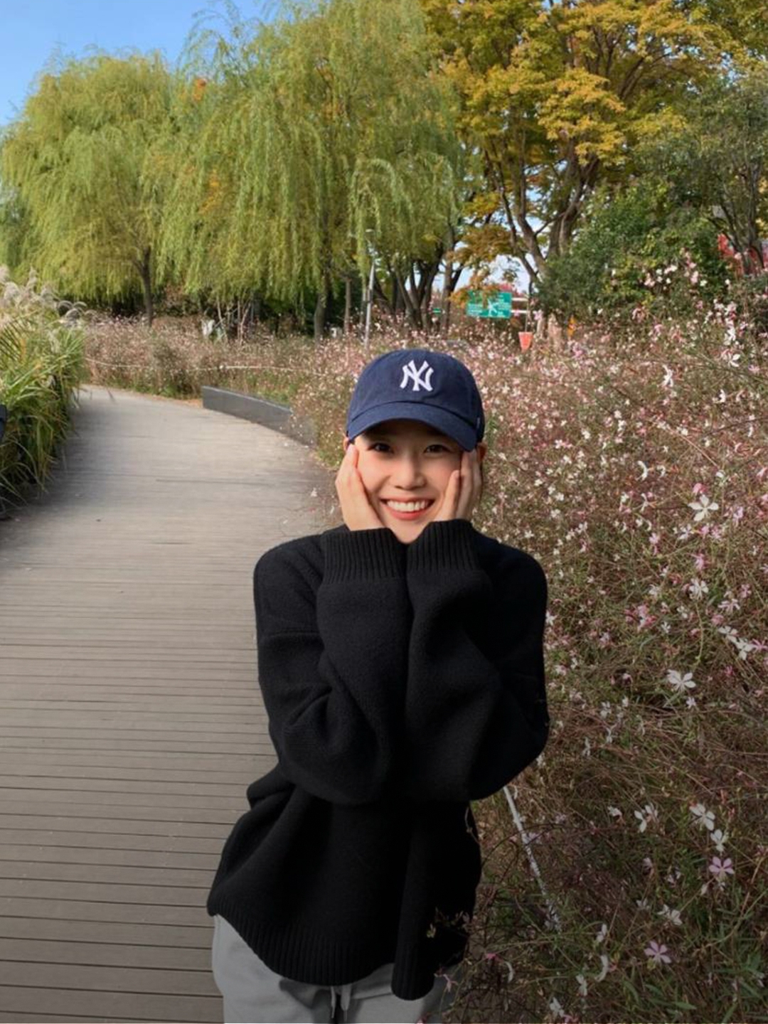 New Era x MoMA New York Yankees Cap Black, Supreme Pigment Print S Logo 6-Panel Navy - 23FW 착용 스타일 - 2