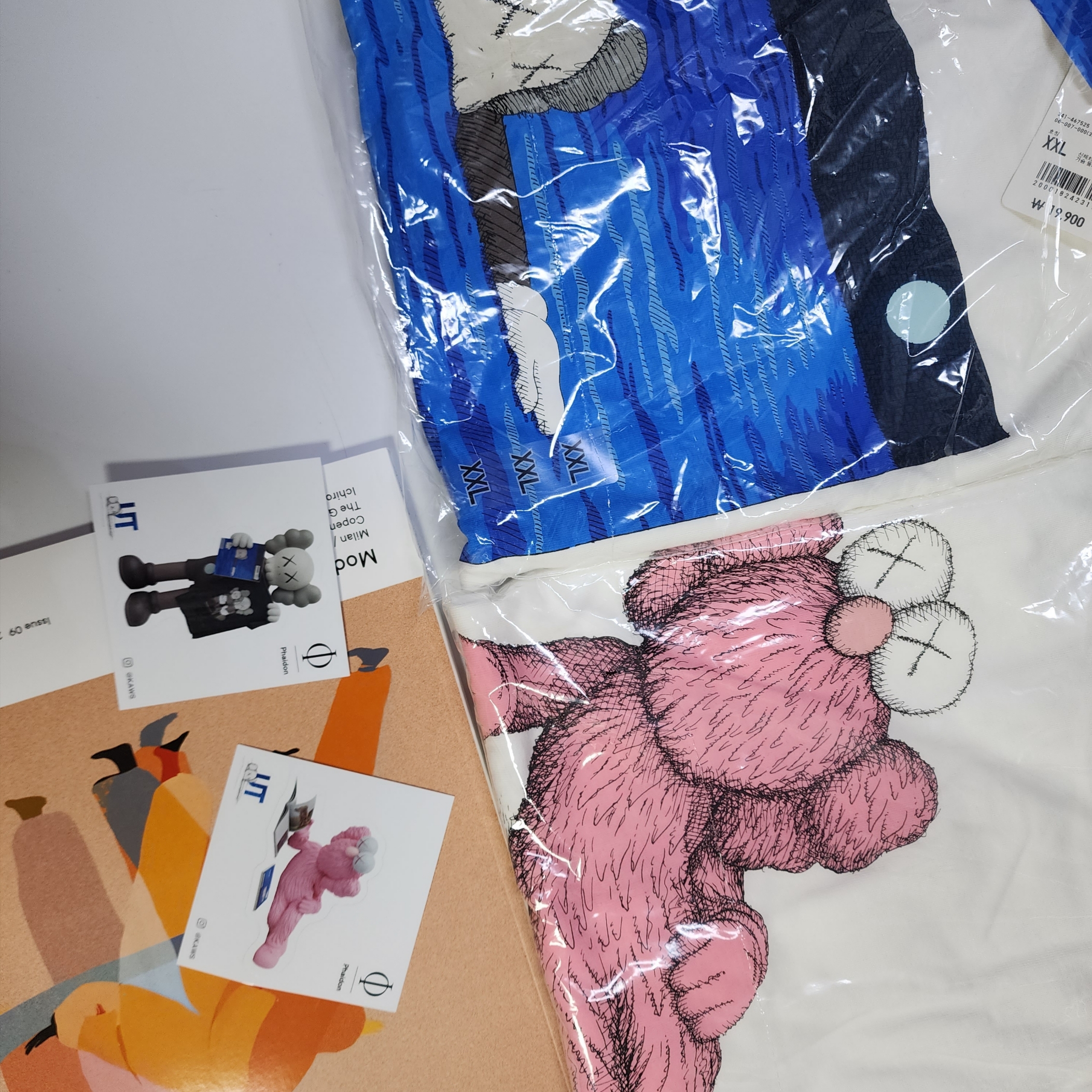 Uniqlo UT x Kaws Short Sleeve Graphic T-Shirt White, Uniqlo UT x Kaws Short Sleeve Graphic T-Shirt White 착용 스타일