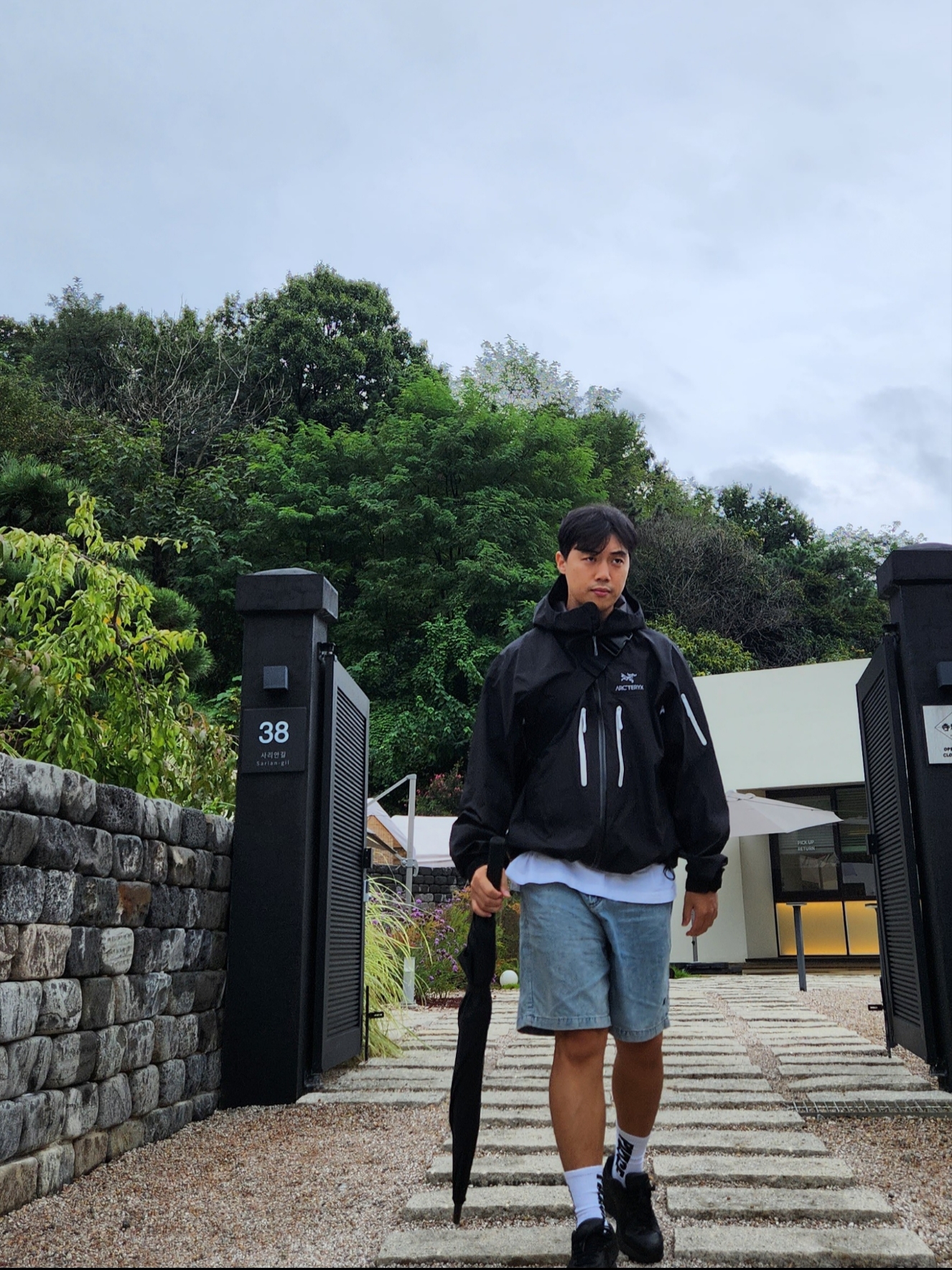 Arc'teryx Alpha SV Jacket Orca 착용 스타일