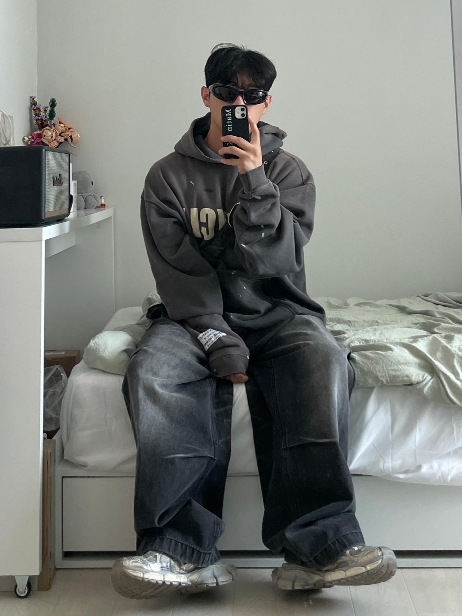 Gallery Dept. 90'S Recycle Hoodie Washed Black, Balenciaga 3XL Sneakers Light Beige 착용 스타일 - 1