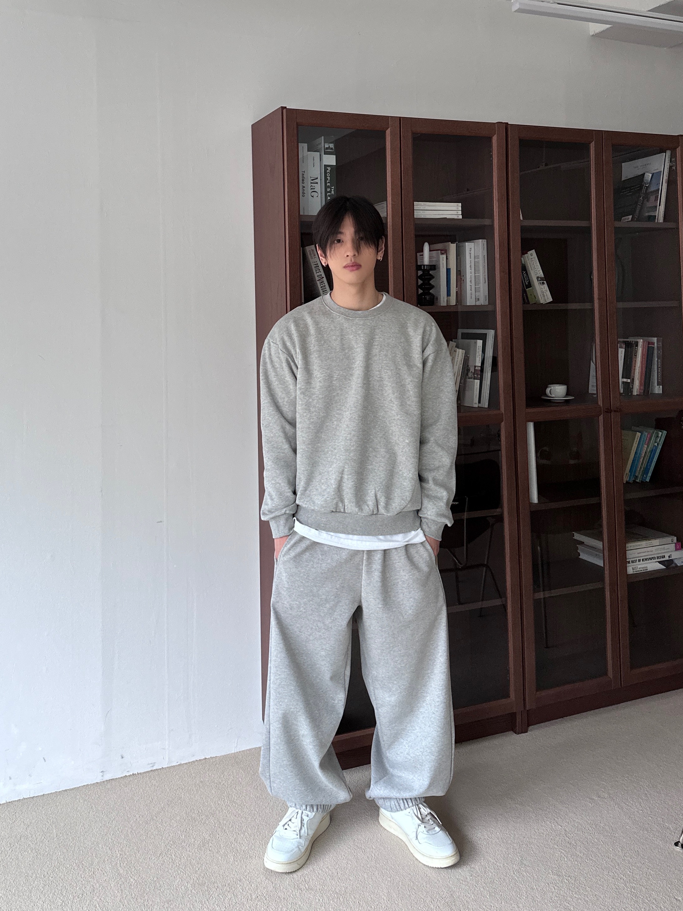 Autry Medalist Low Leather Sneakers White 착용 스타일 - 4