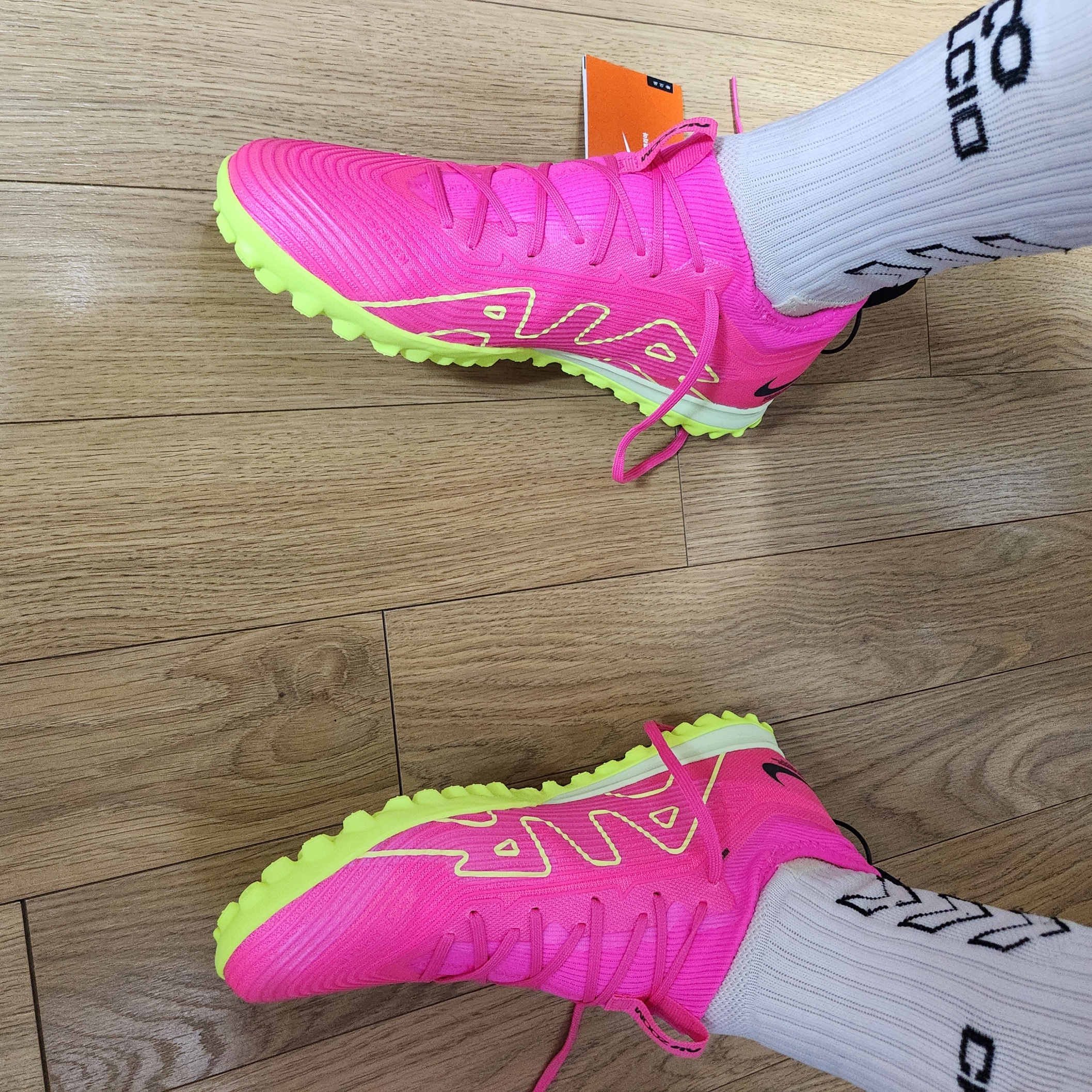 Nike Zoom Mercurial Vapor 15 Pro TF Pink Blast Volt 착용 스타일
