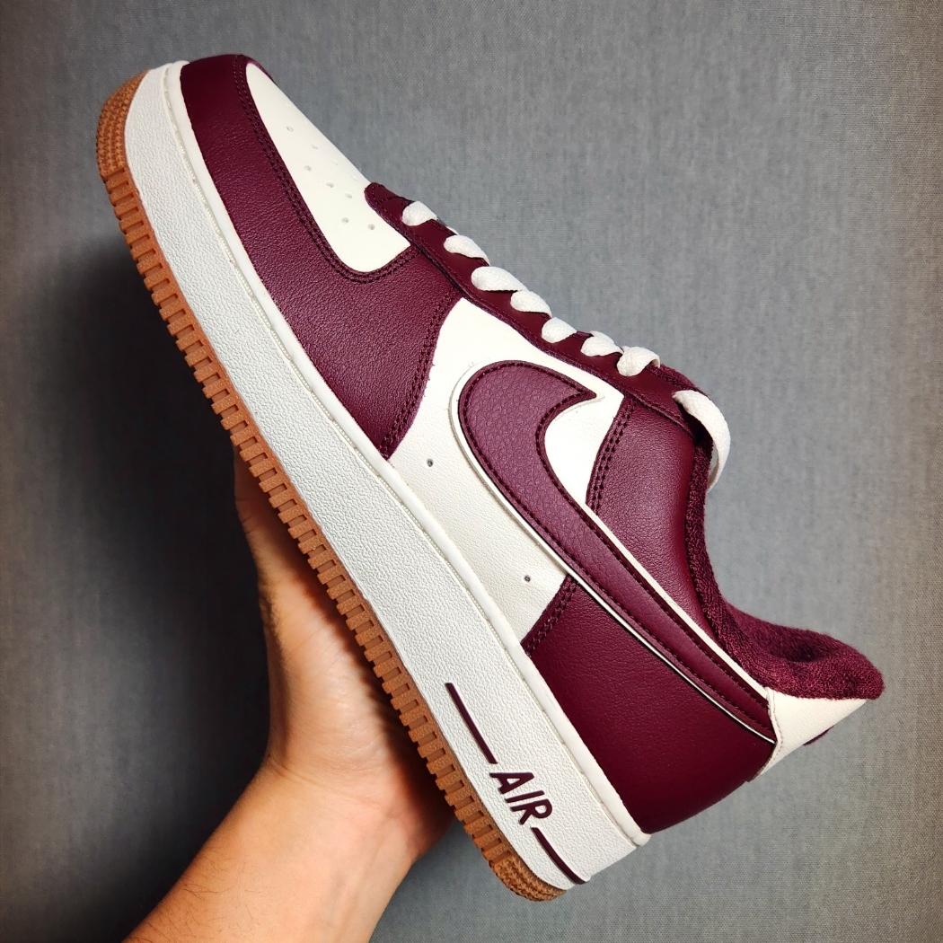 Nike Air Force 1 '07 LV8 Night Maroon 착용 스타일 - 2
