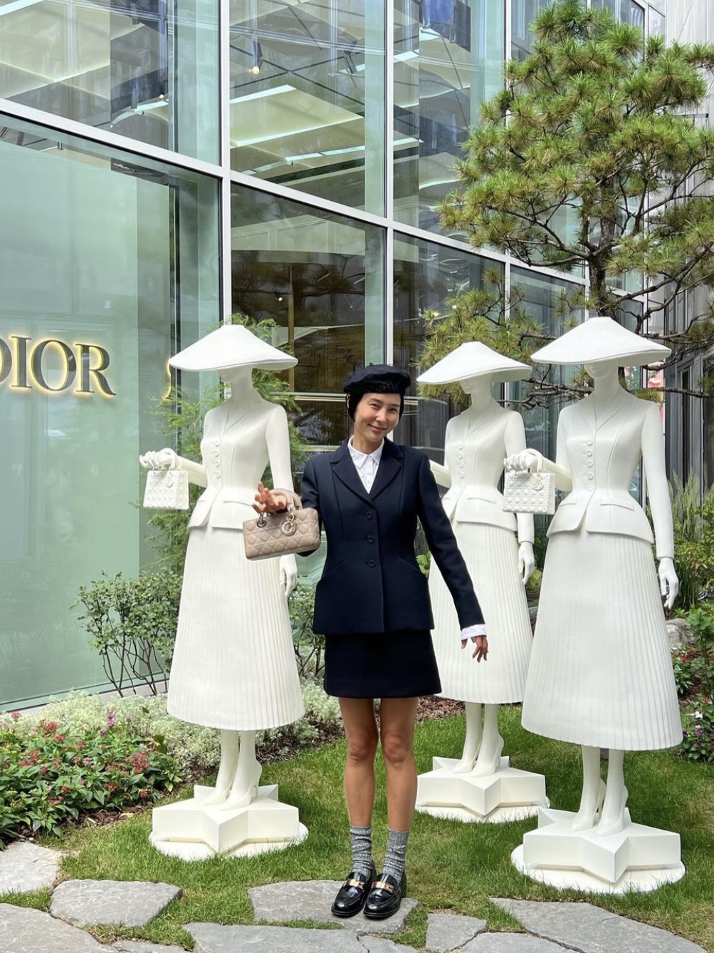 Dior Medium Lady D Joy Bag Cannage Lambskin Sand Colored 착용 스타일
