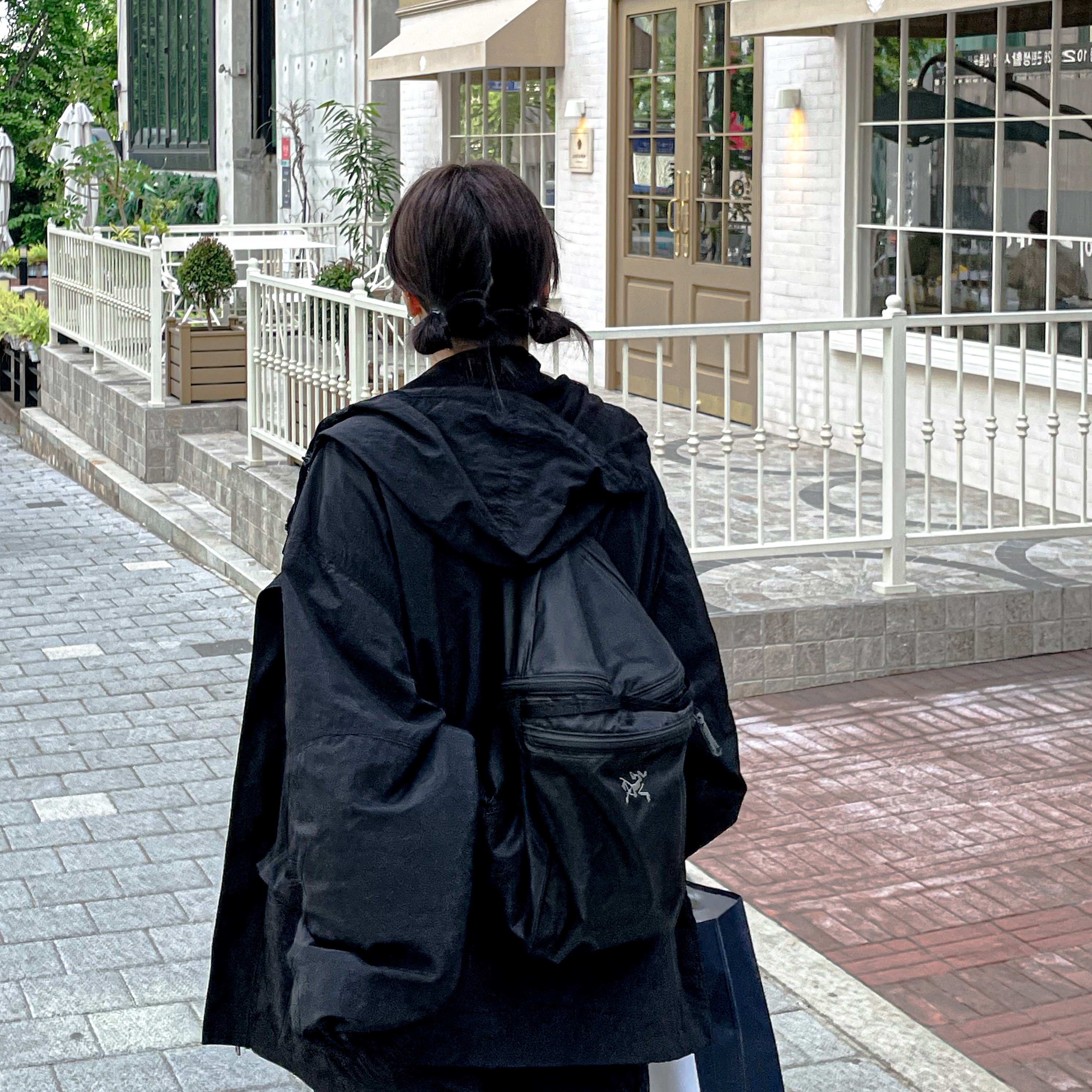 Arc'teryx Heliad 15 Backpack Black 착용 스타일