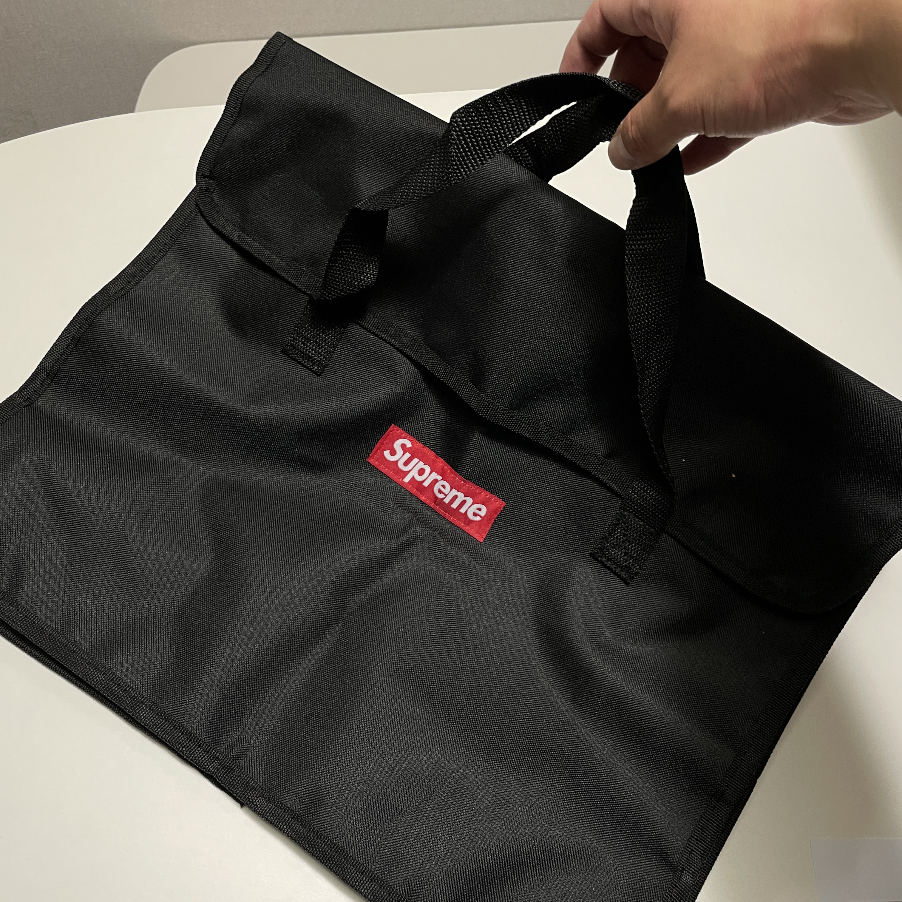 Supreme x Coleman Charcoal Grill Red - 23SS 착용 스타일 - 4